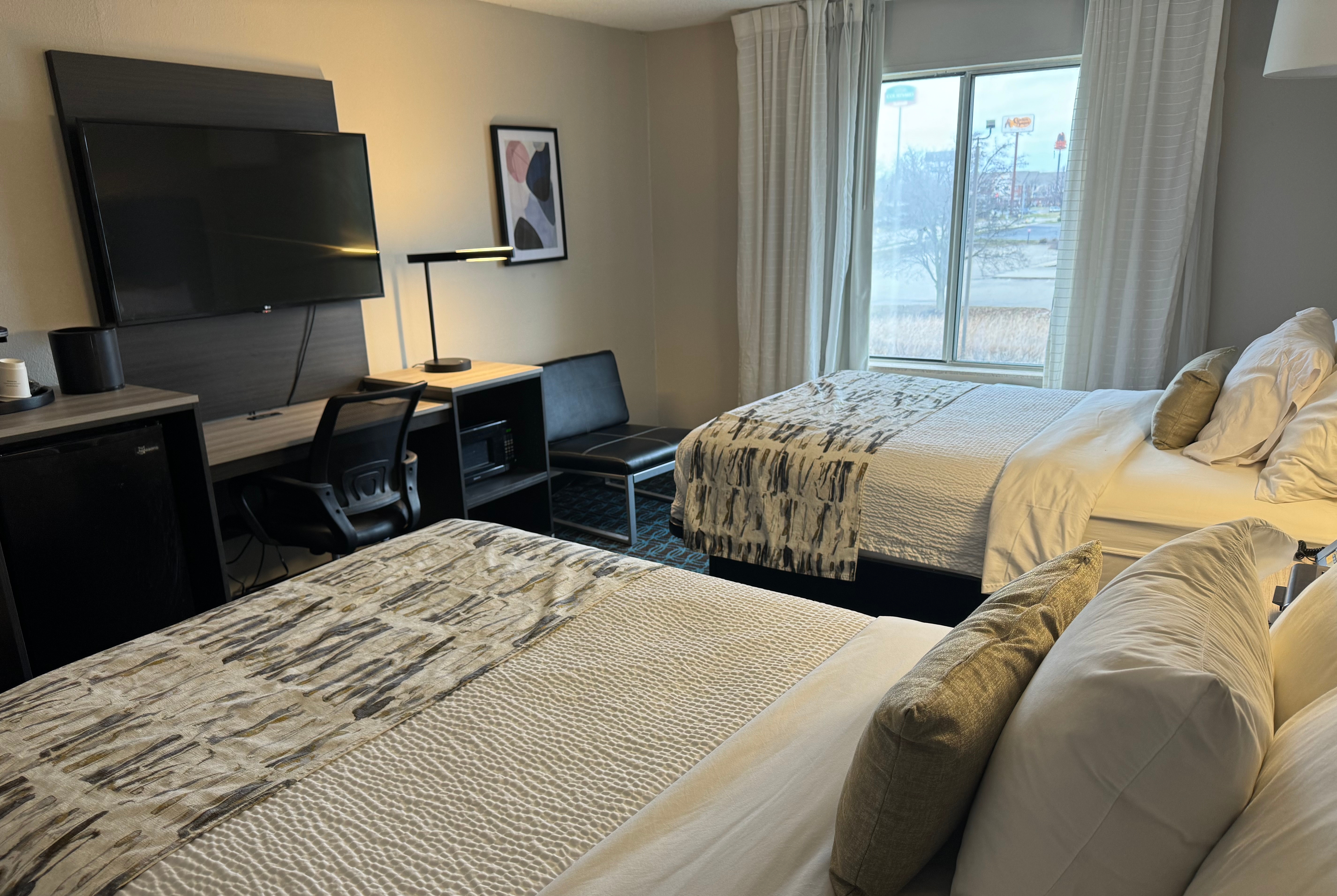 Guest room at the Wingate by Wyndham Dayton North in Dayton, Ohio