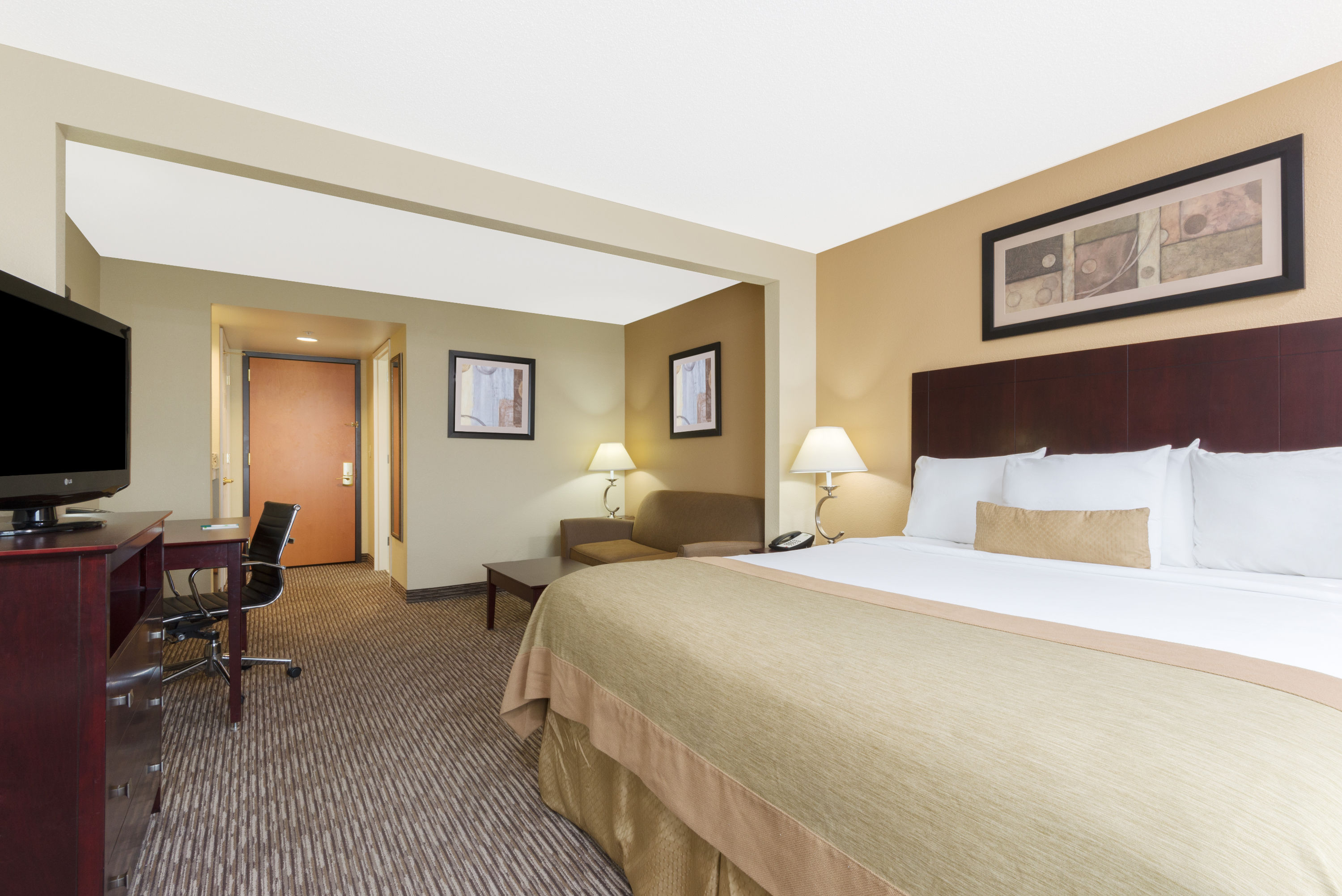 Guest room at the Wingate by Wyndham Dayton - Fairborn in Fairborn, Ohio