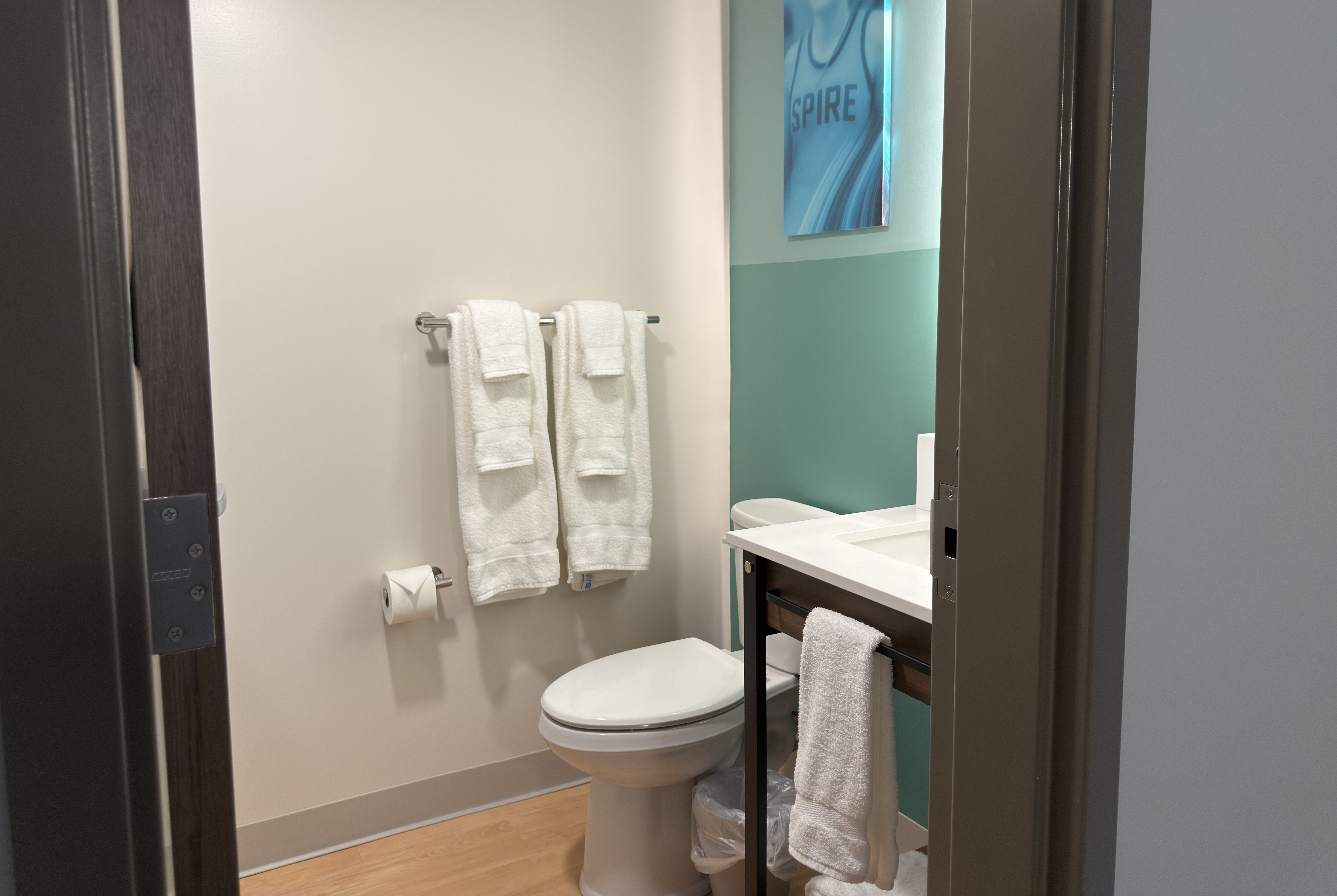 Guest room bath at the Wingate by Wyndham Geneva at SPIRE Academy in Geneva, Ohio