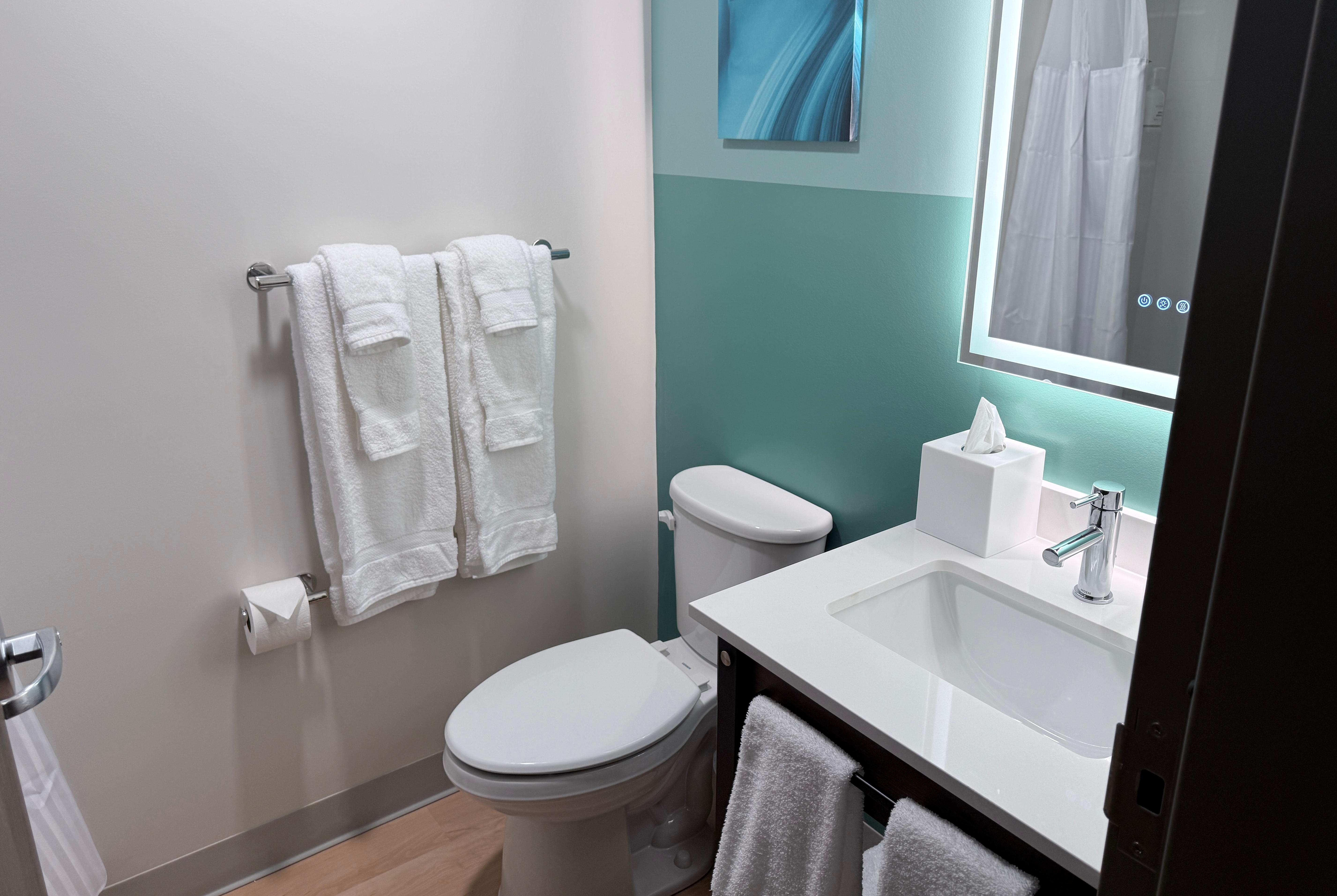 Guest room bath at the Wingate by Wyndham Geneva at SPIRE Academy in Geneva, Ohio