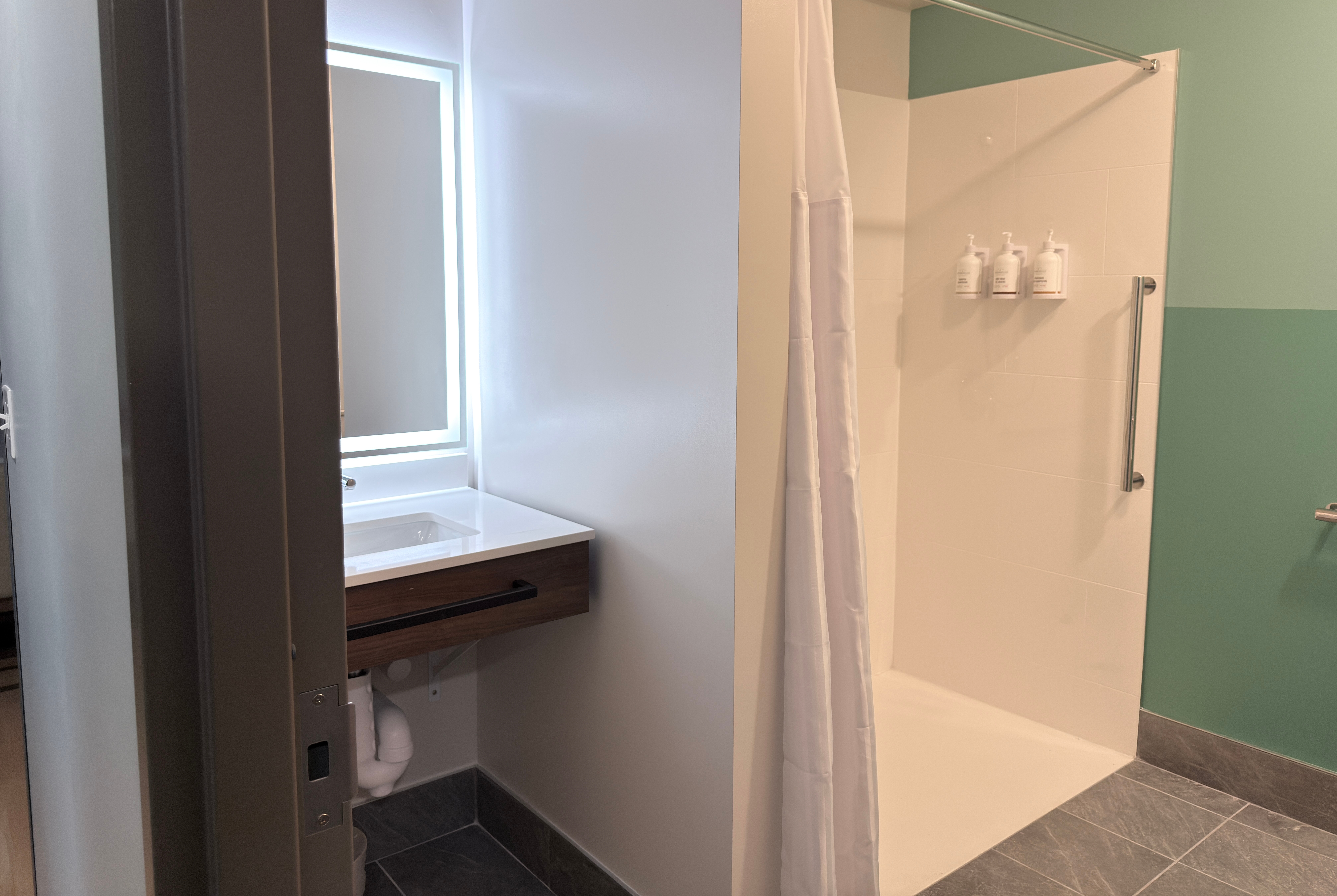 Guest room bath at the Wingate by Wyndham Geneva at SPIRE Academy in Geneva, Ohio