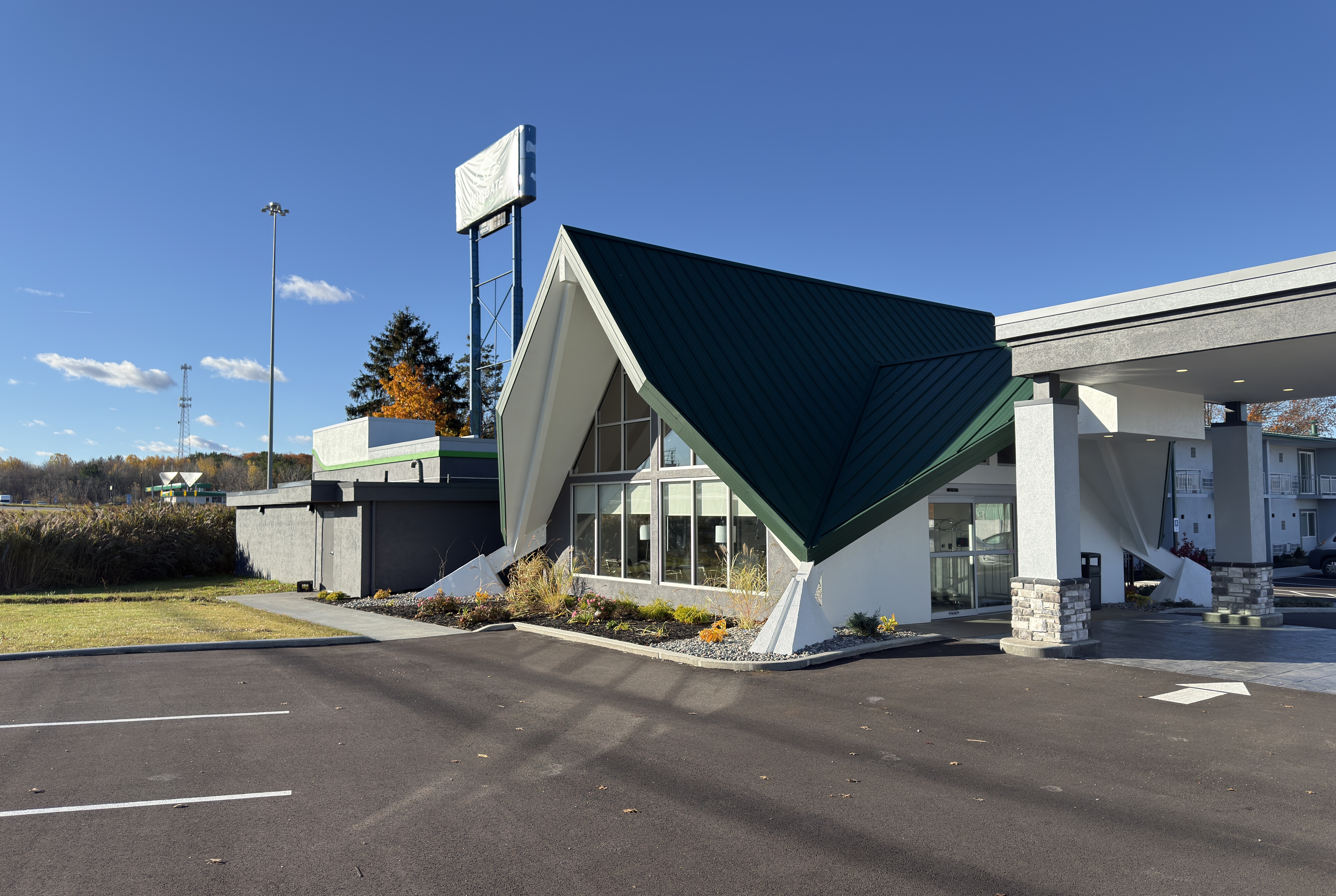 Exterior of Wingate by Wyndham Geneva at SPIRE Academy hotel in Geneva, Ohio