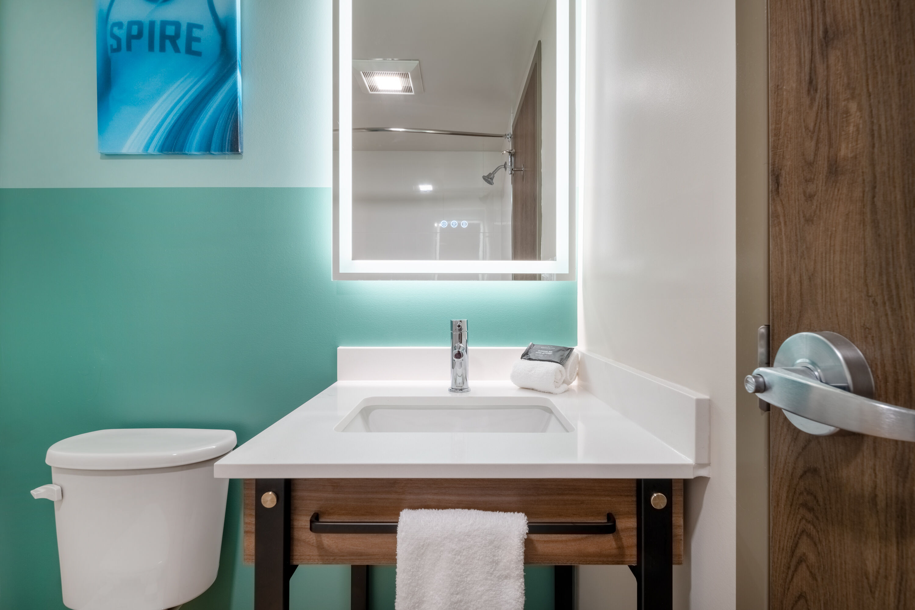 Guest room bath at the Wingate by Wyndham Geneva at SPIRE Academy in Geneva, Ohio