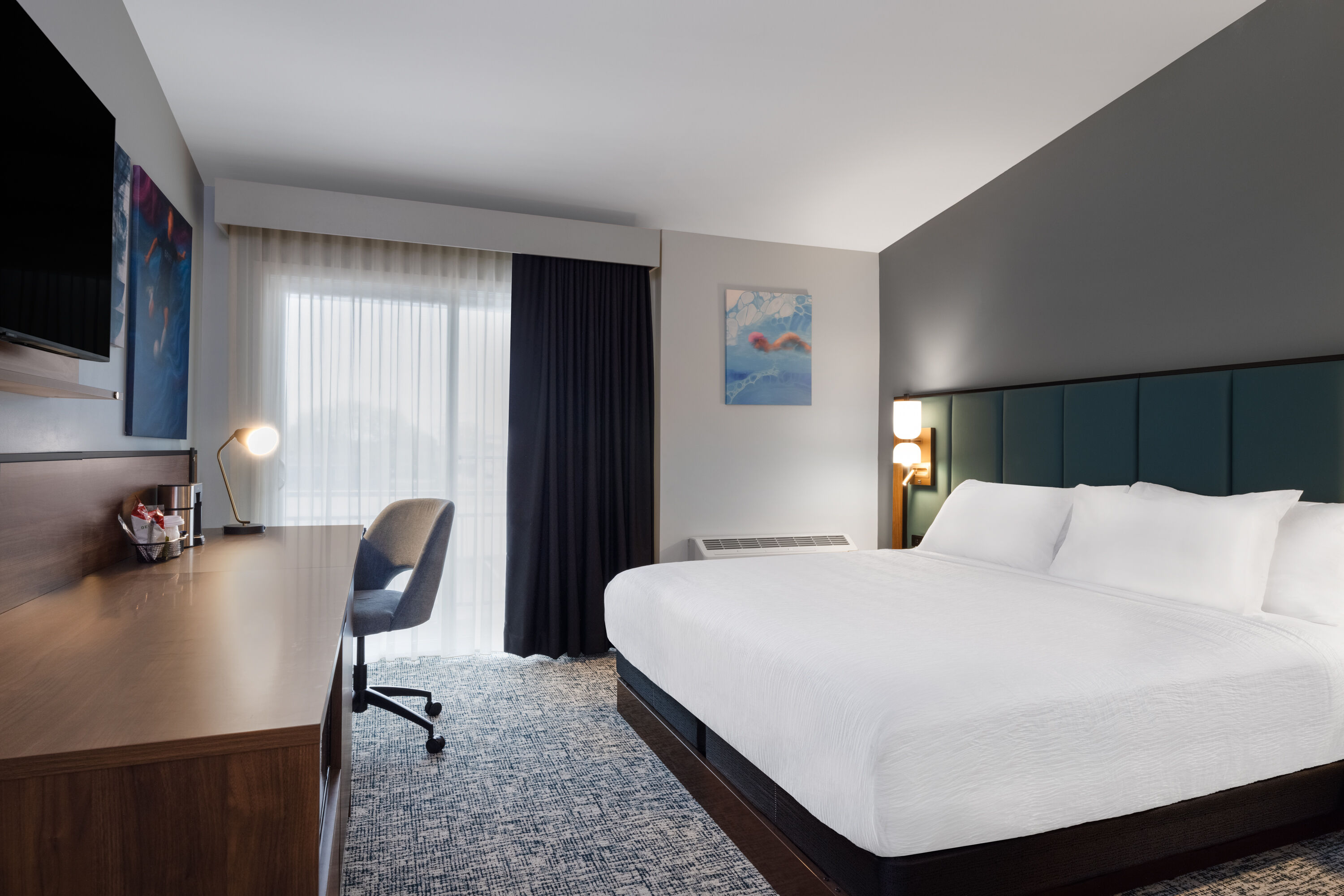 Guest room at the Wingate by Wyndham Geneva at SPIRE Academy in Geneva, Ohio