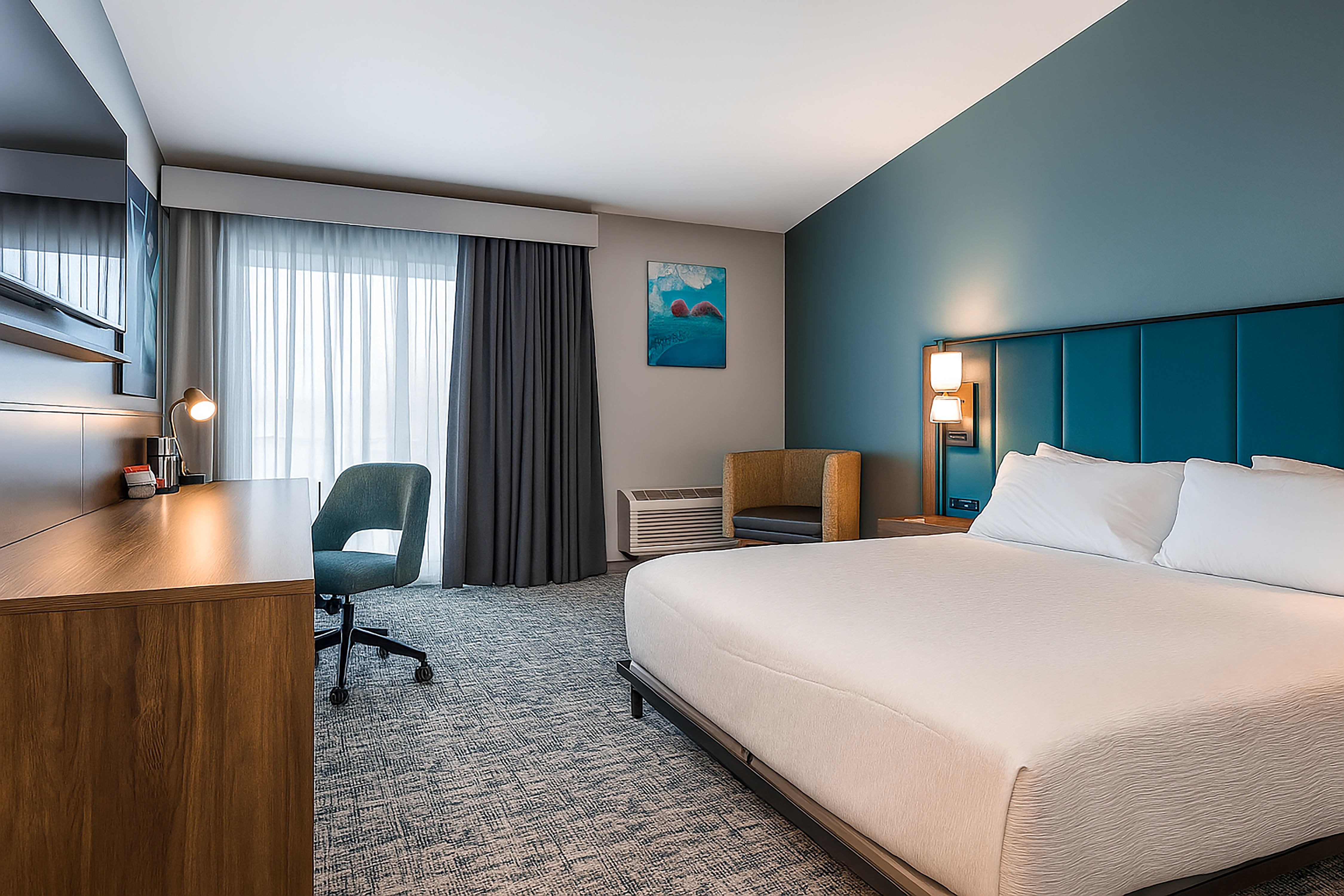 Guest room at the Wingate by Wyndham Geneva at SPIRE Academy in Geneva, Ohio