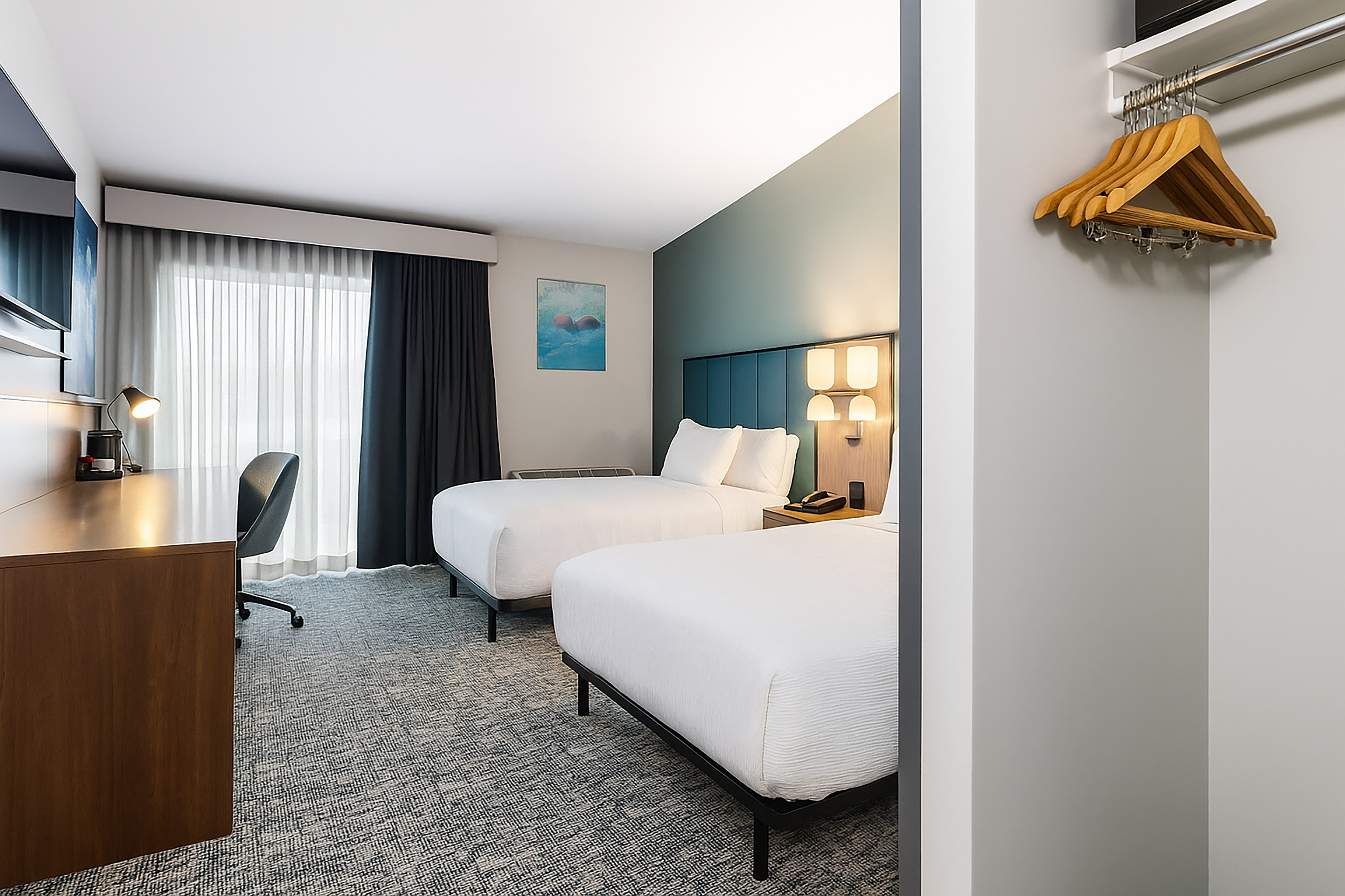 Guest room at the Wingate by Wyndham Geneva at SPIRE Academy in Geneva, Ohio