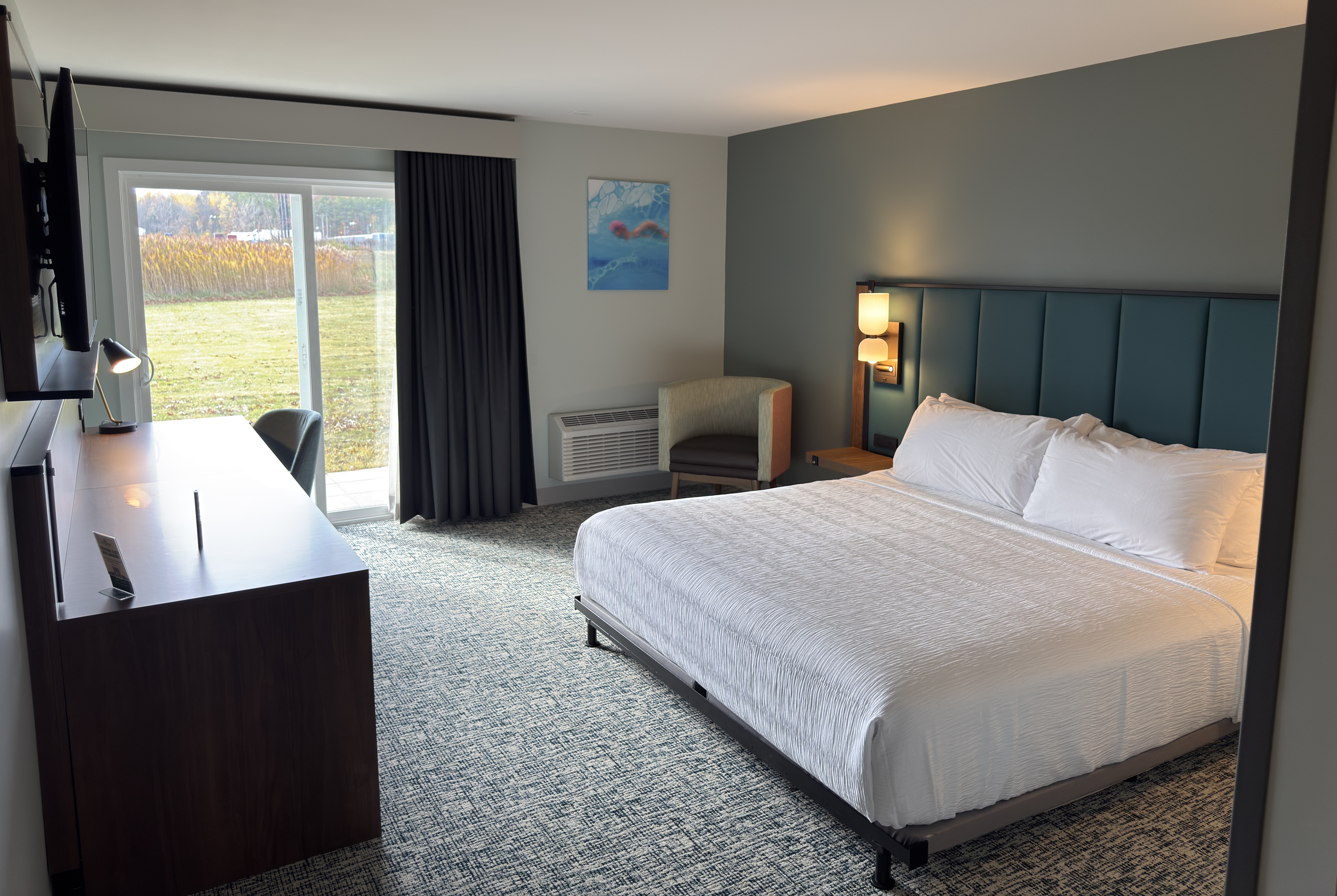 Guest room at the Wingate by Wyndham Geneva at SPIRE Academy in Geneva, Ohio