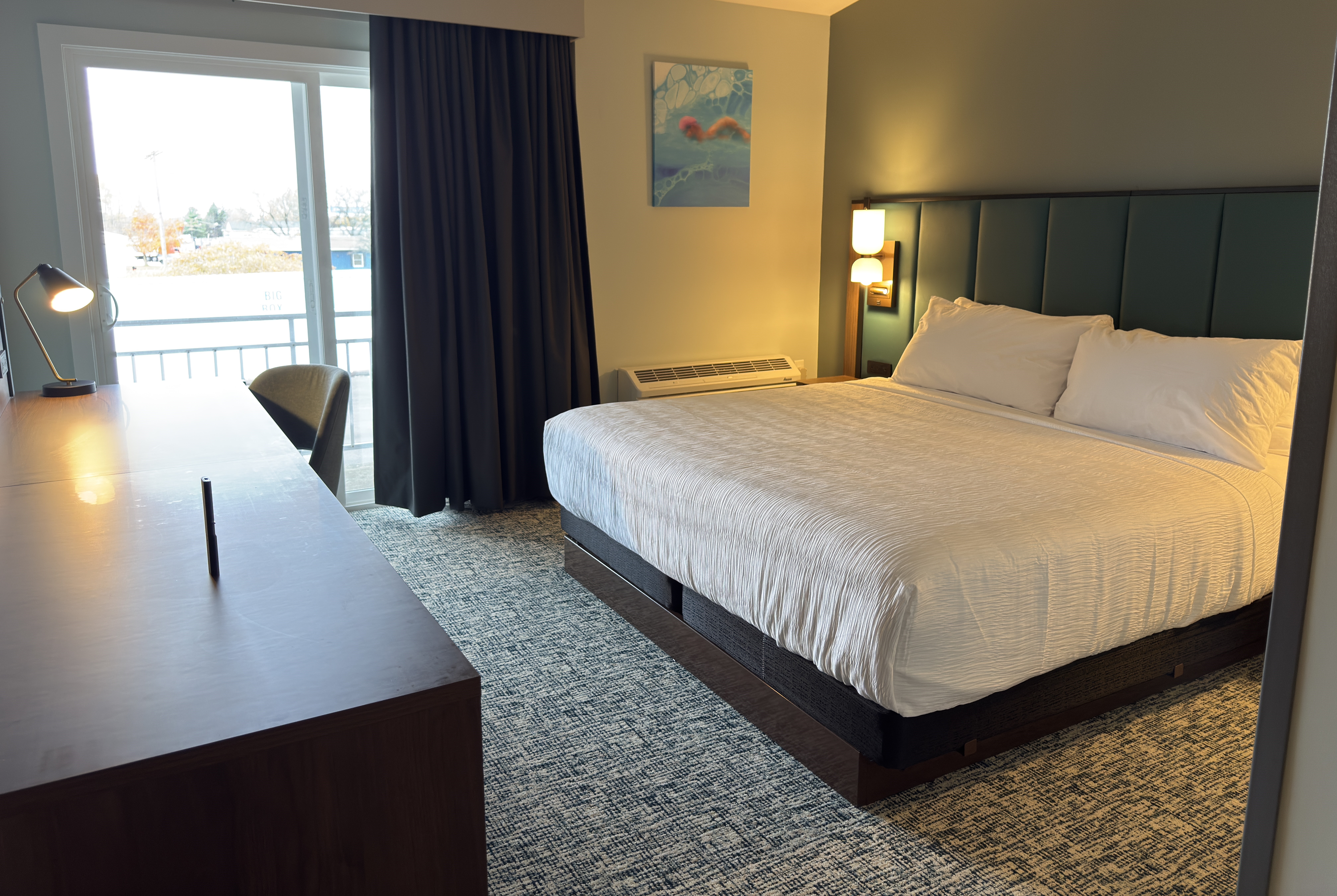 Guest room at the Wingate by Wyndham Geneva at SPIRE Academy in Geneva, Ohio