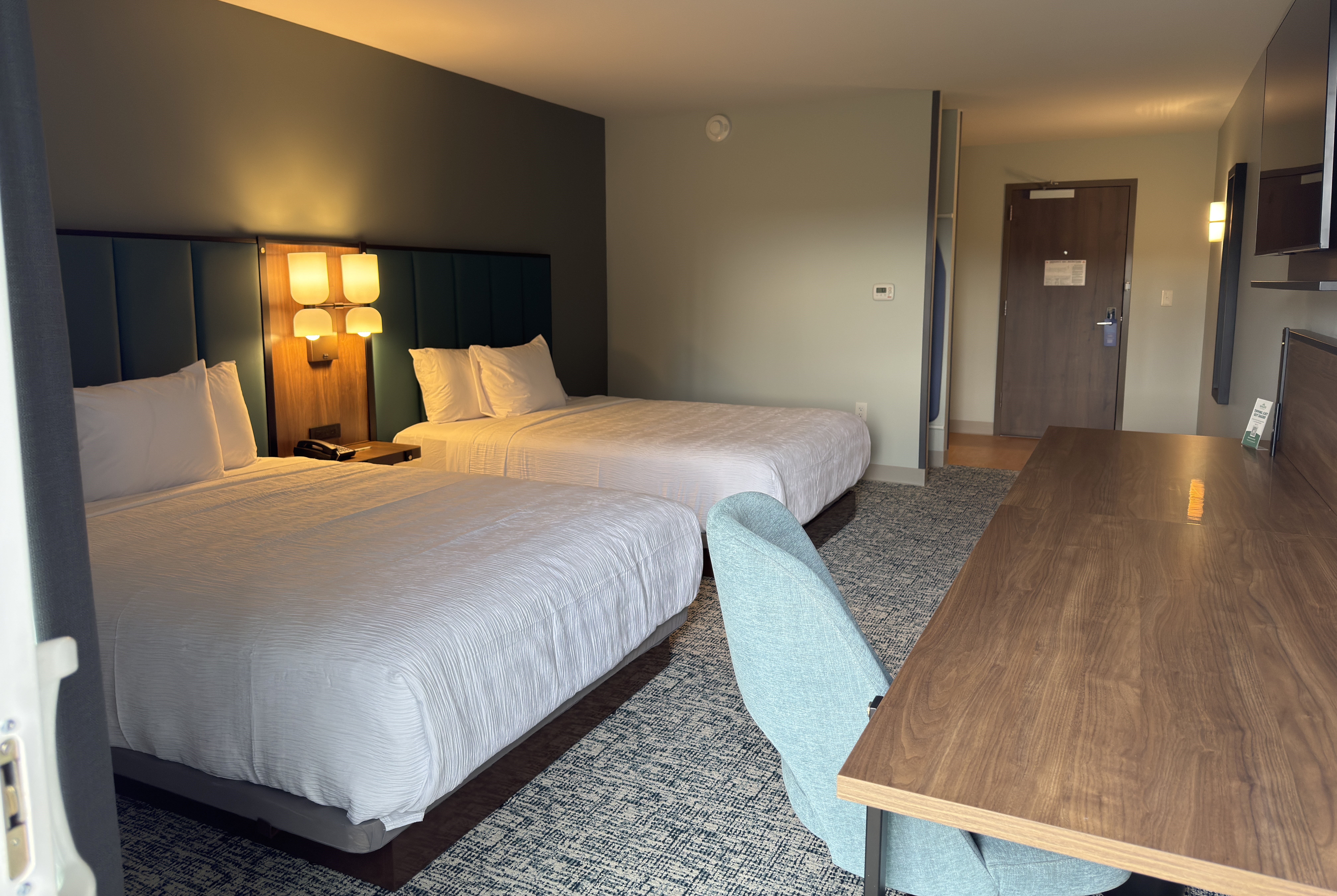 Guest room at the Wingate by Wyndham Geneva at SPIRE Academy in Geneva, Ohio
