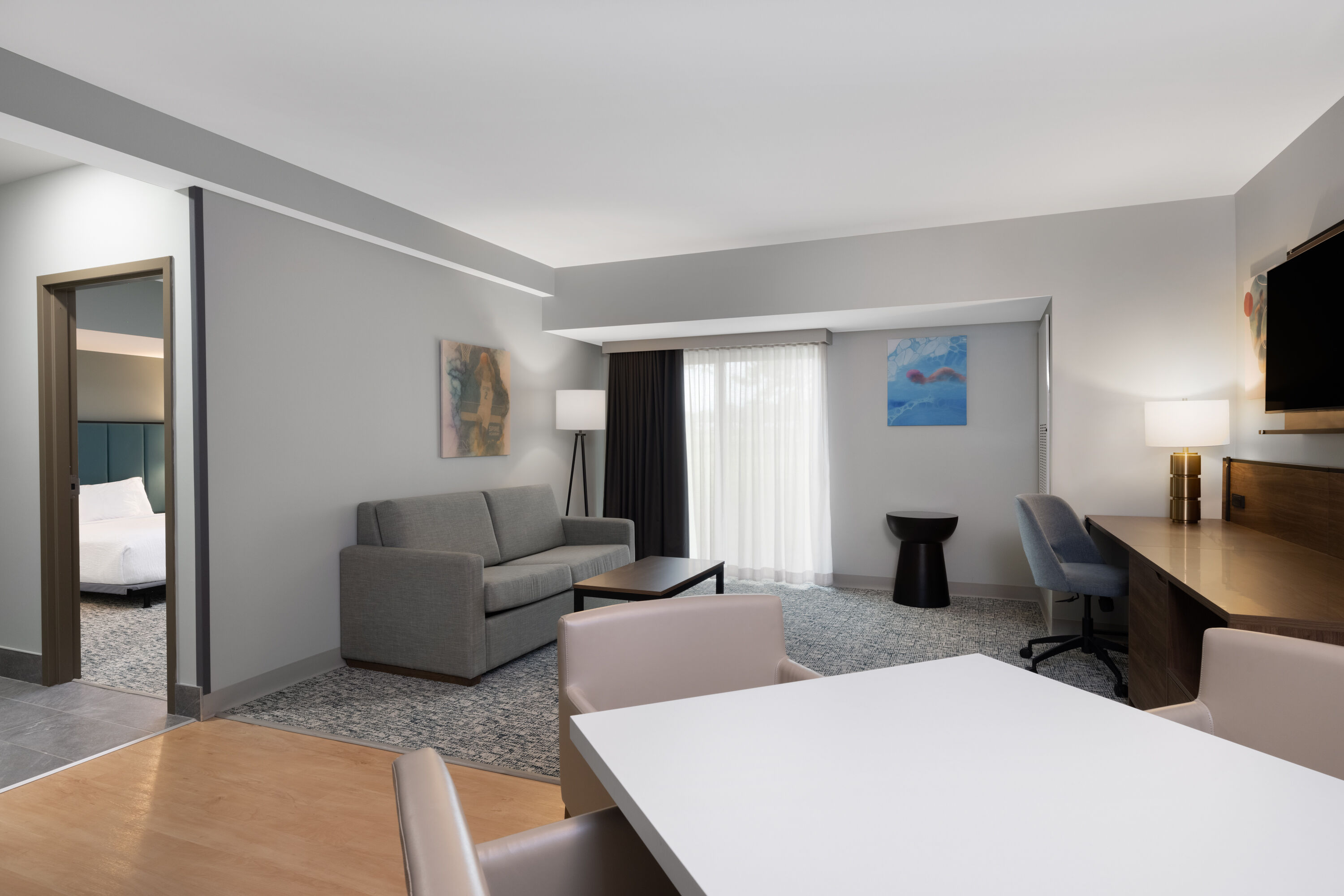 Wingate by Wyndham Geneva at SPIRE Academy suite in Geneva, Ohio
