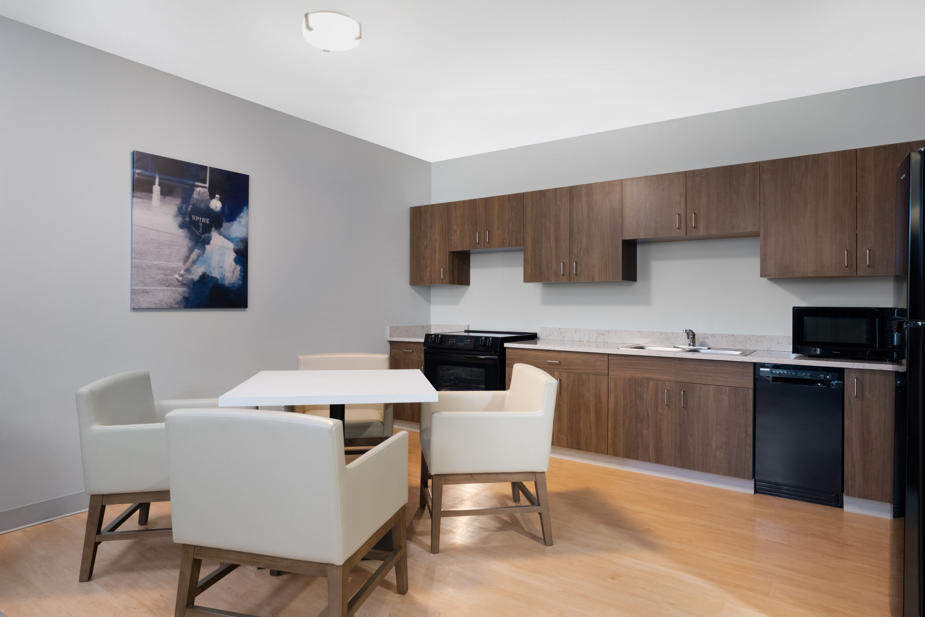 Wingate by Wyndham Geneva at SPIRE Academy suite in Geneva, Ohio