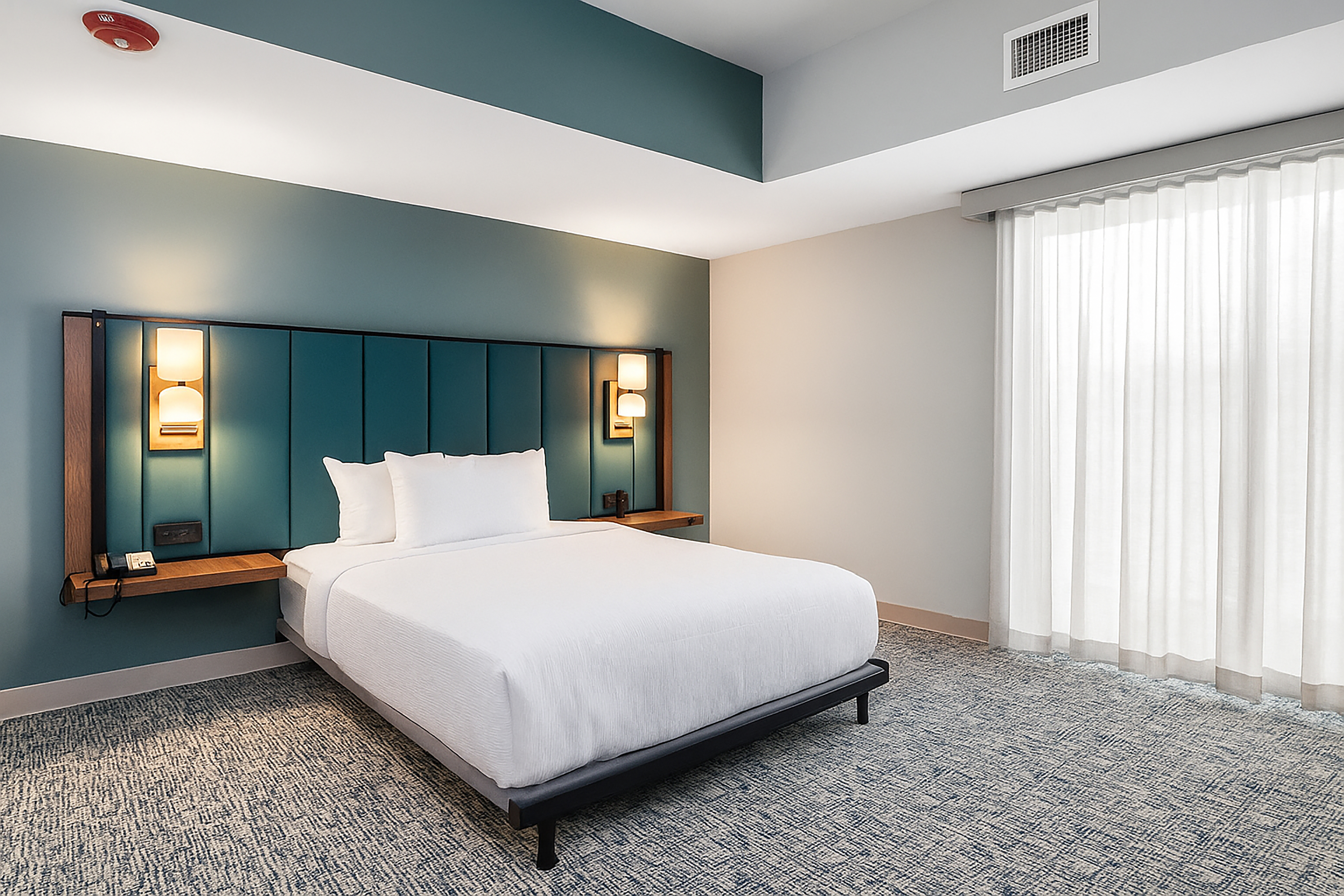 Wingate by Wyndham Geneva at SPIRE Academy suite in Geneva, Ohio