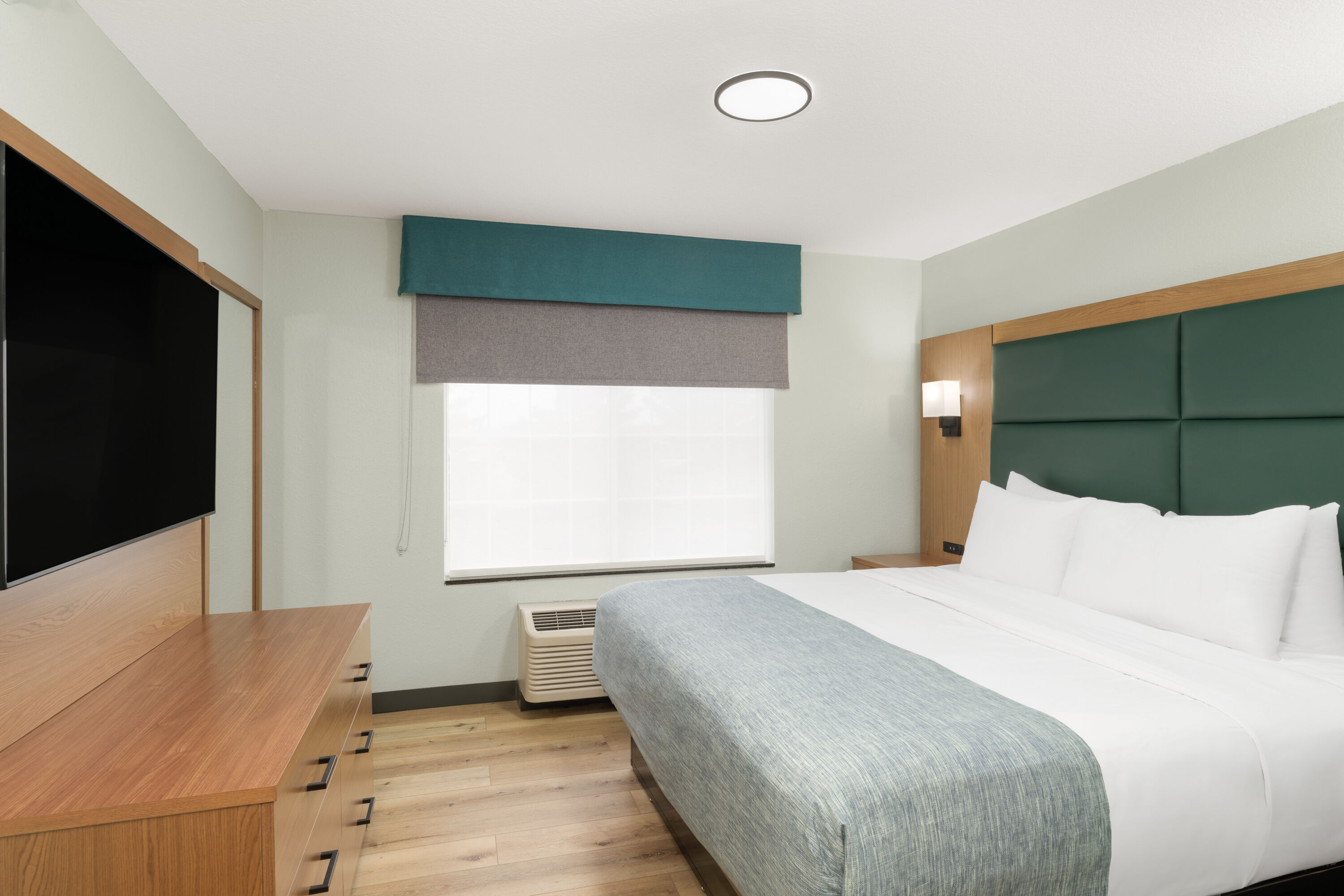 Guest room at the Wingate by Wyndham Mansfield OH in Mansfield, Ohio