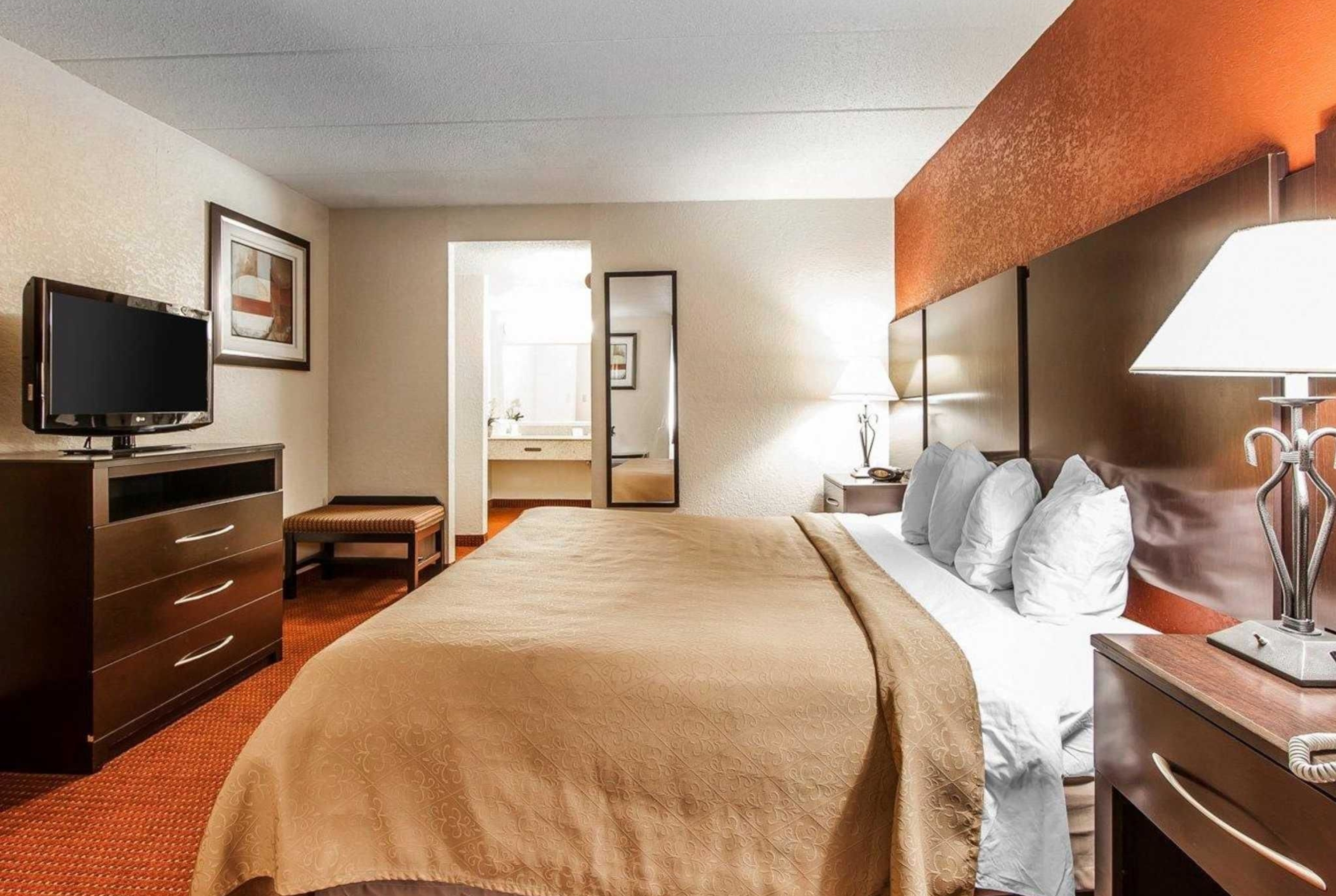 Guest room at the Wingate by Wyndham Marietta Conference Center in Marietta, Ohio