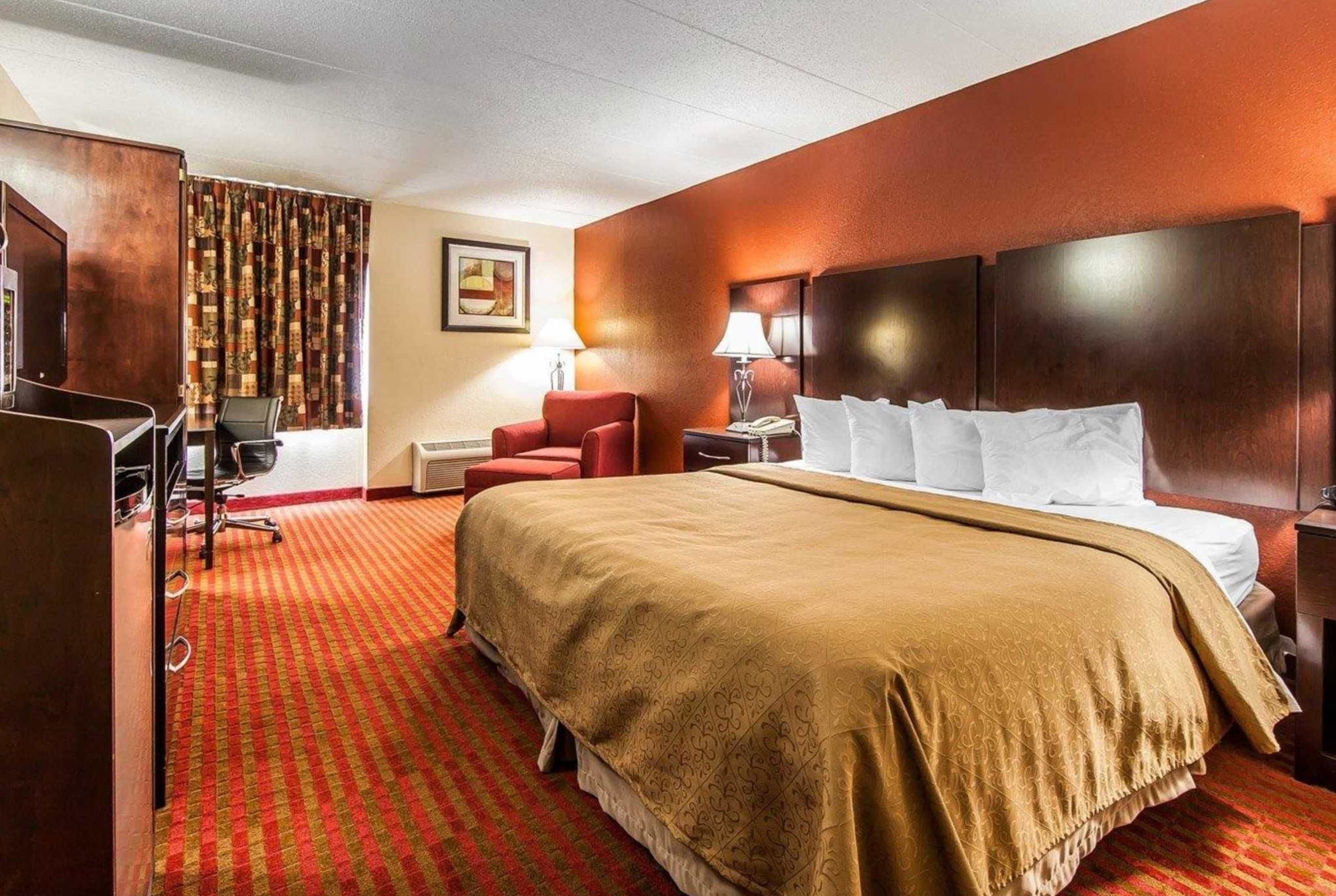 Guest room at the Wingate by Wyndham Marietta Conference Center in Marietta, Ohio
