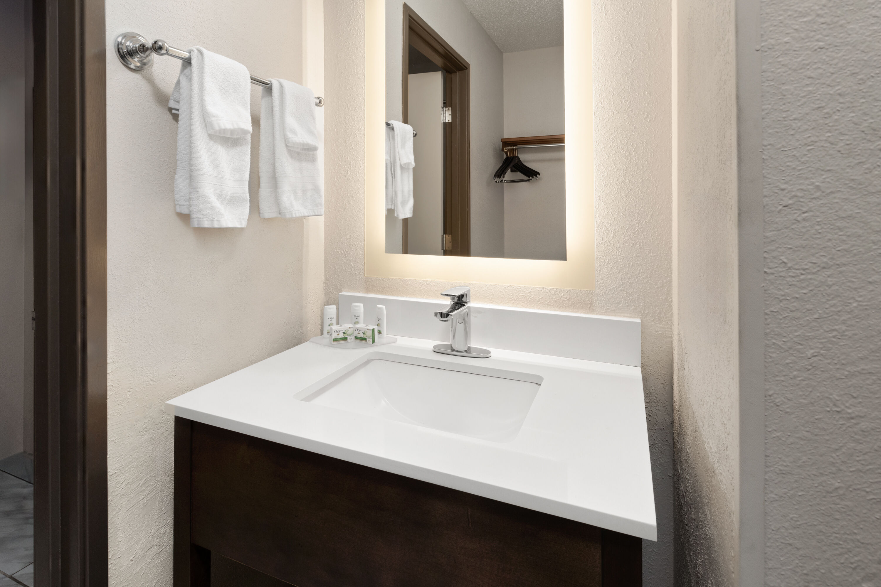 Guest room bath at the Wingate by Wyndham Marion in Marion, Ohio