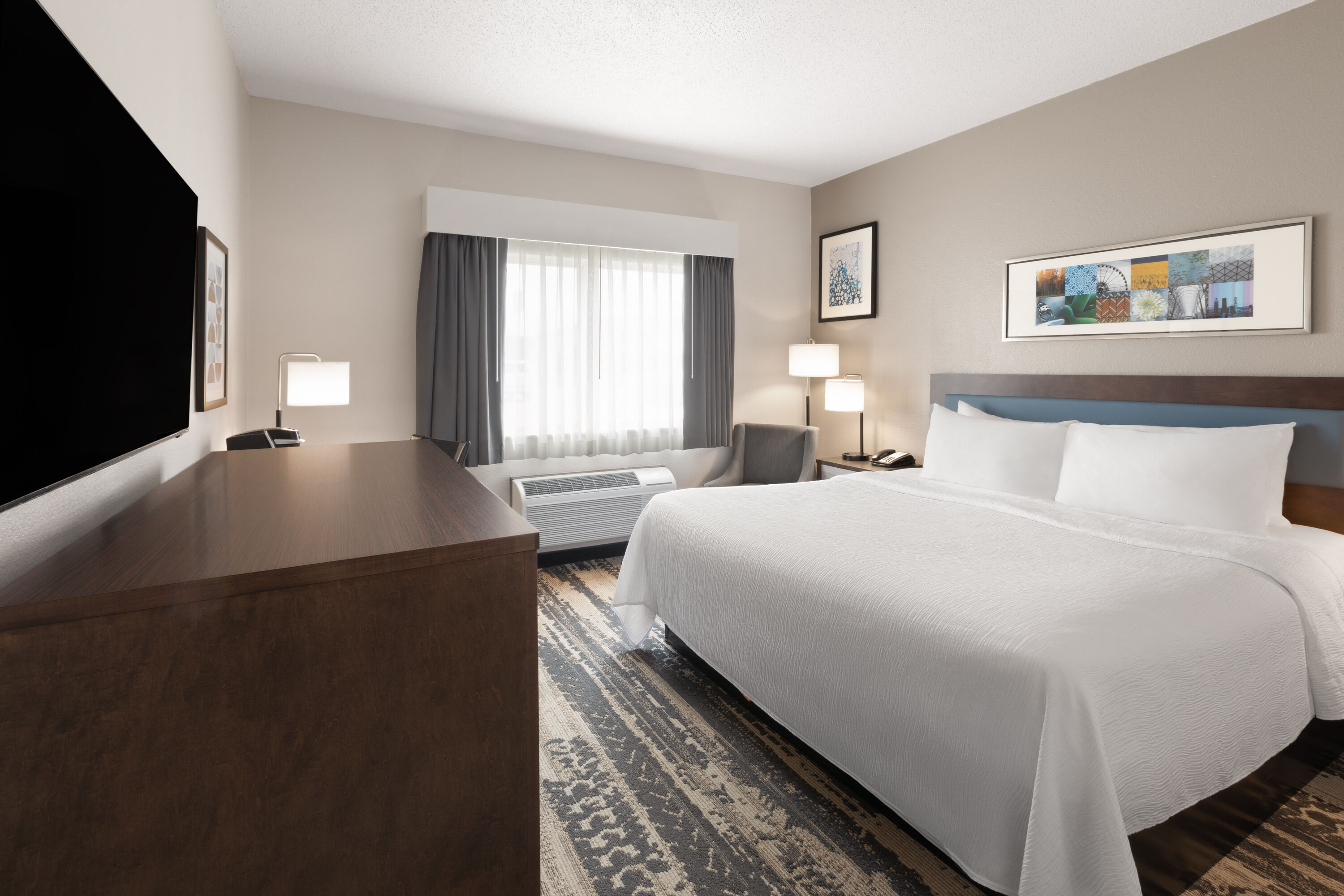 Guest room at the Wingate by Wyndham Marion in Marion, Ohio