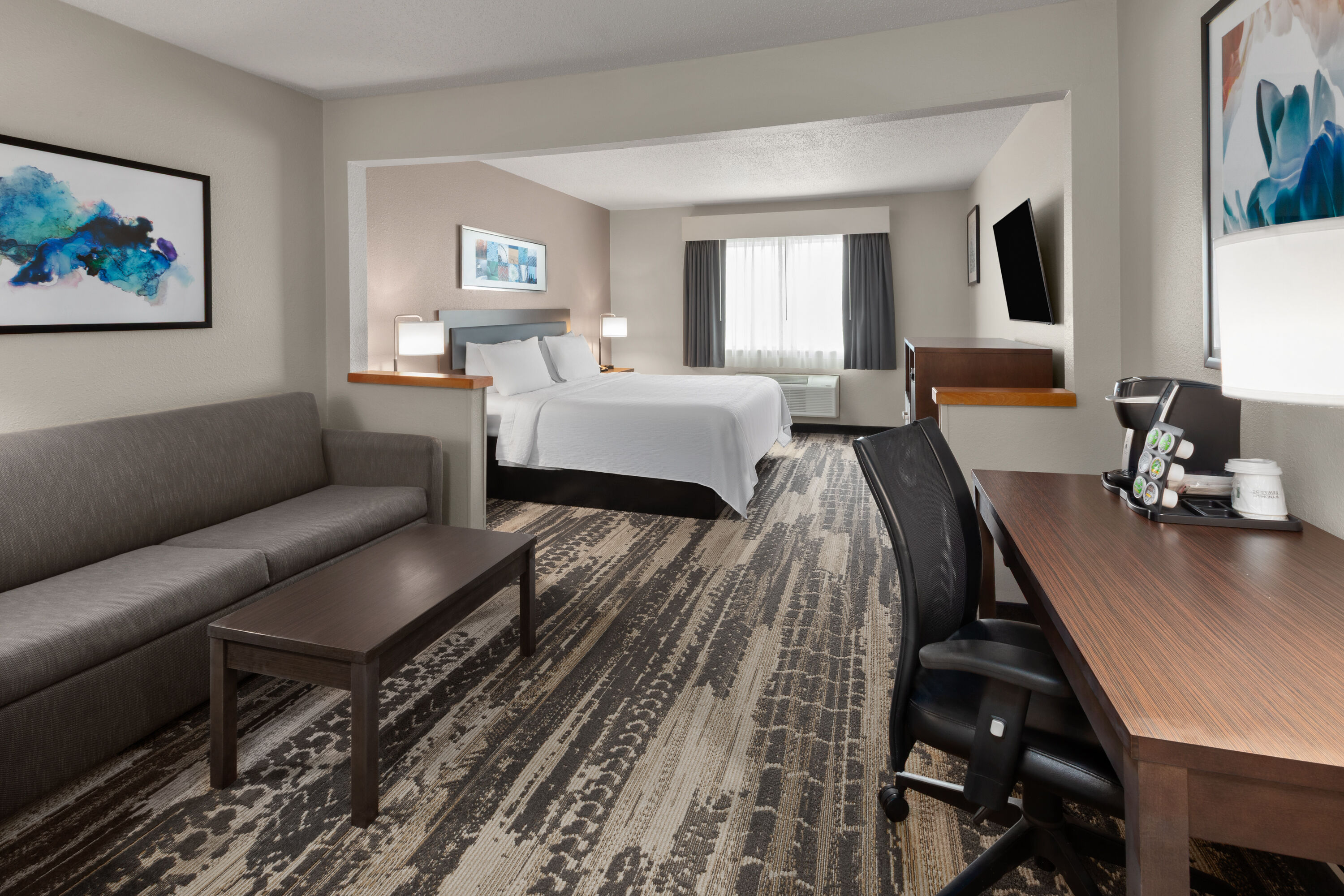 Wingate by Wyndham Marion suite in Marion, Ohio