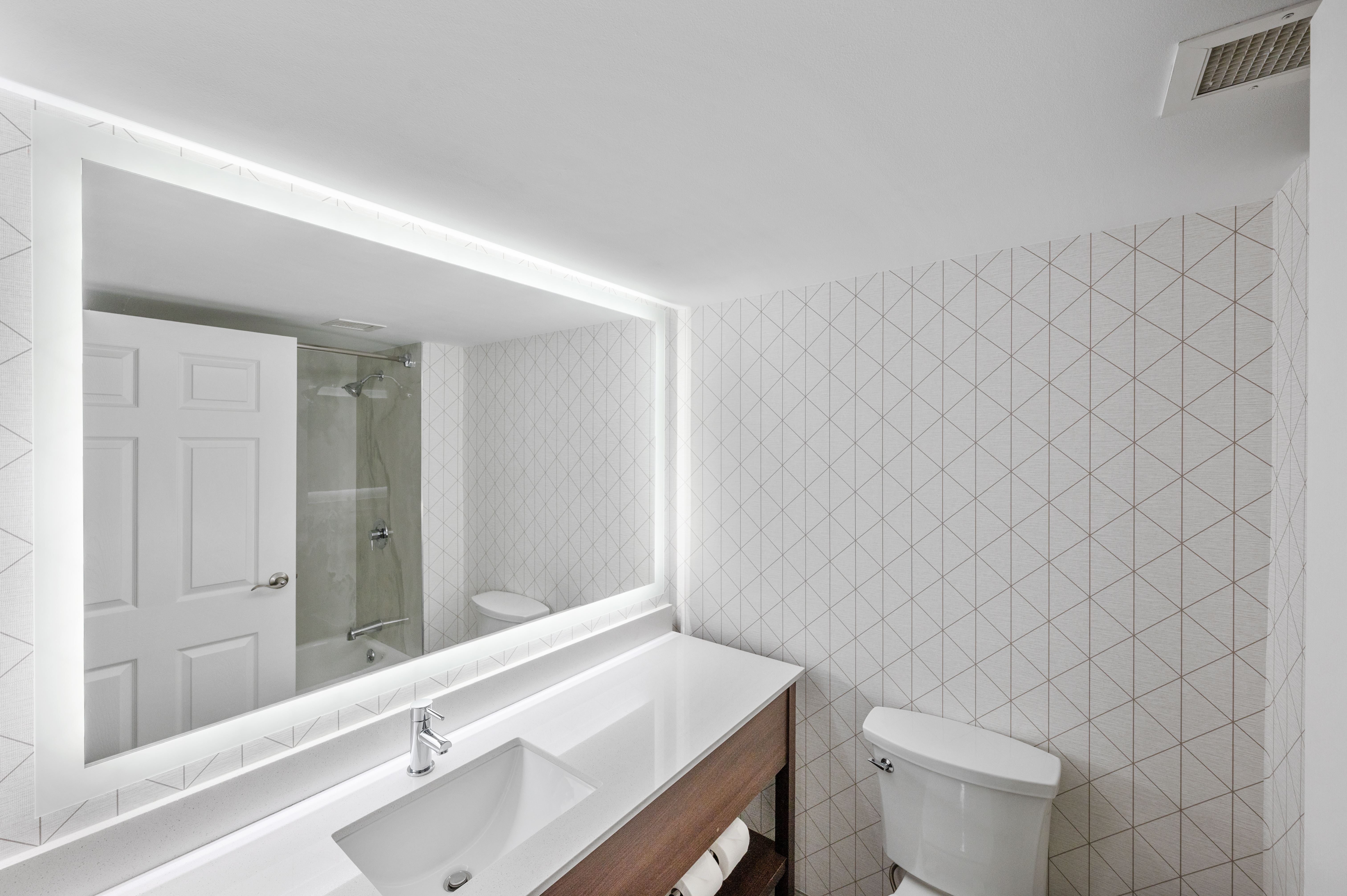 Guest room bath at the Wingate by Wyndham Sylvania/Toledo in Sylvania, Ohio