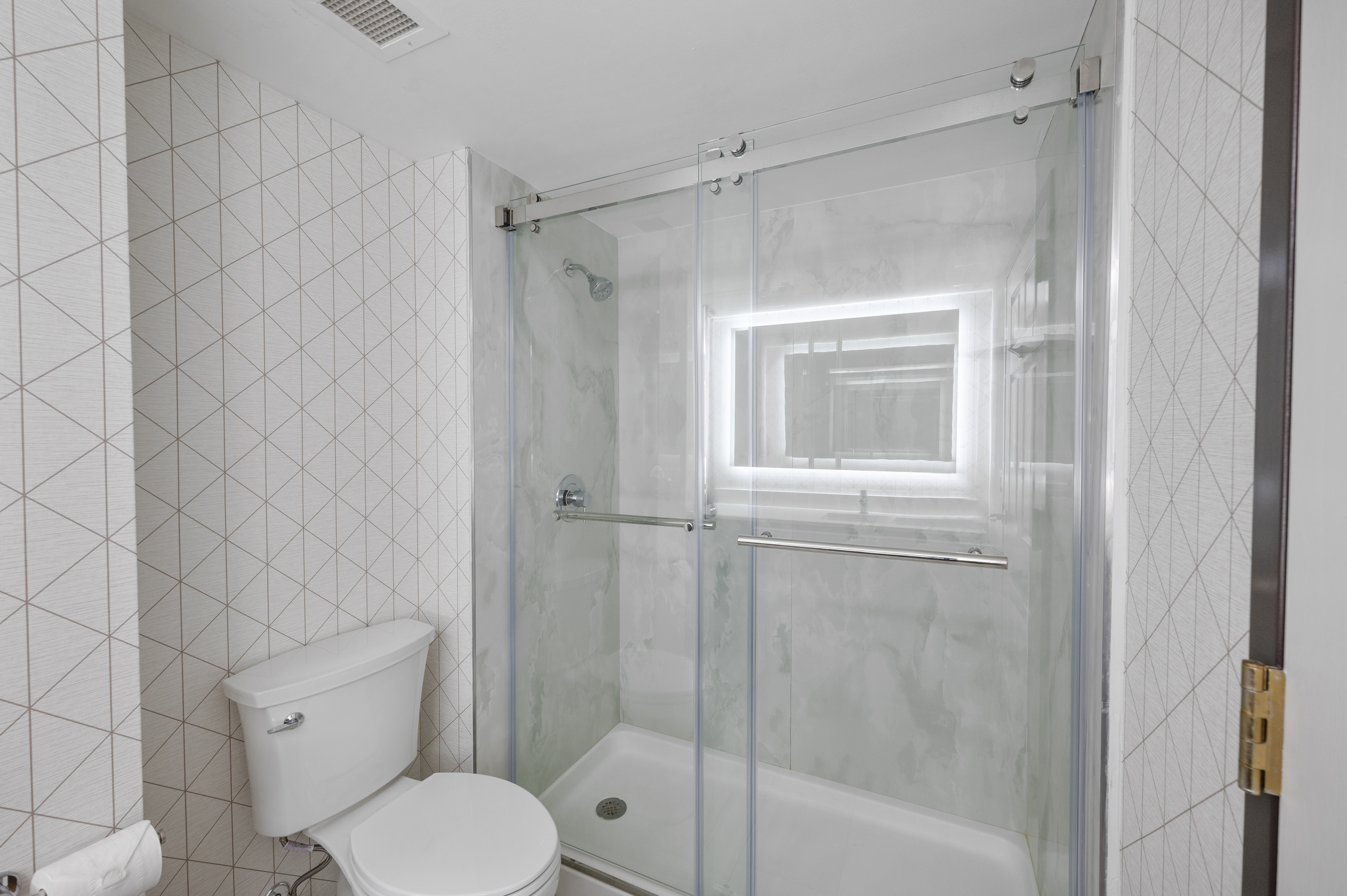 Guest room bath at the Wingate by Wyndham Sylvania/Toledo in Sylvania, Ohio