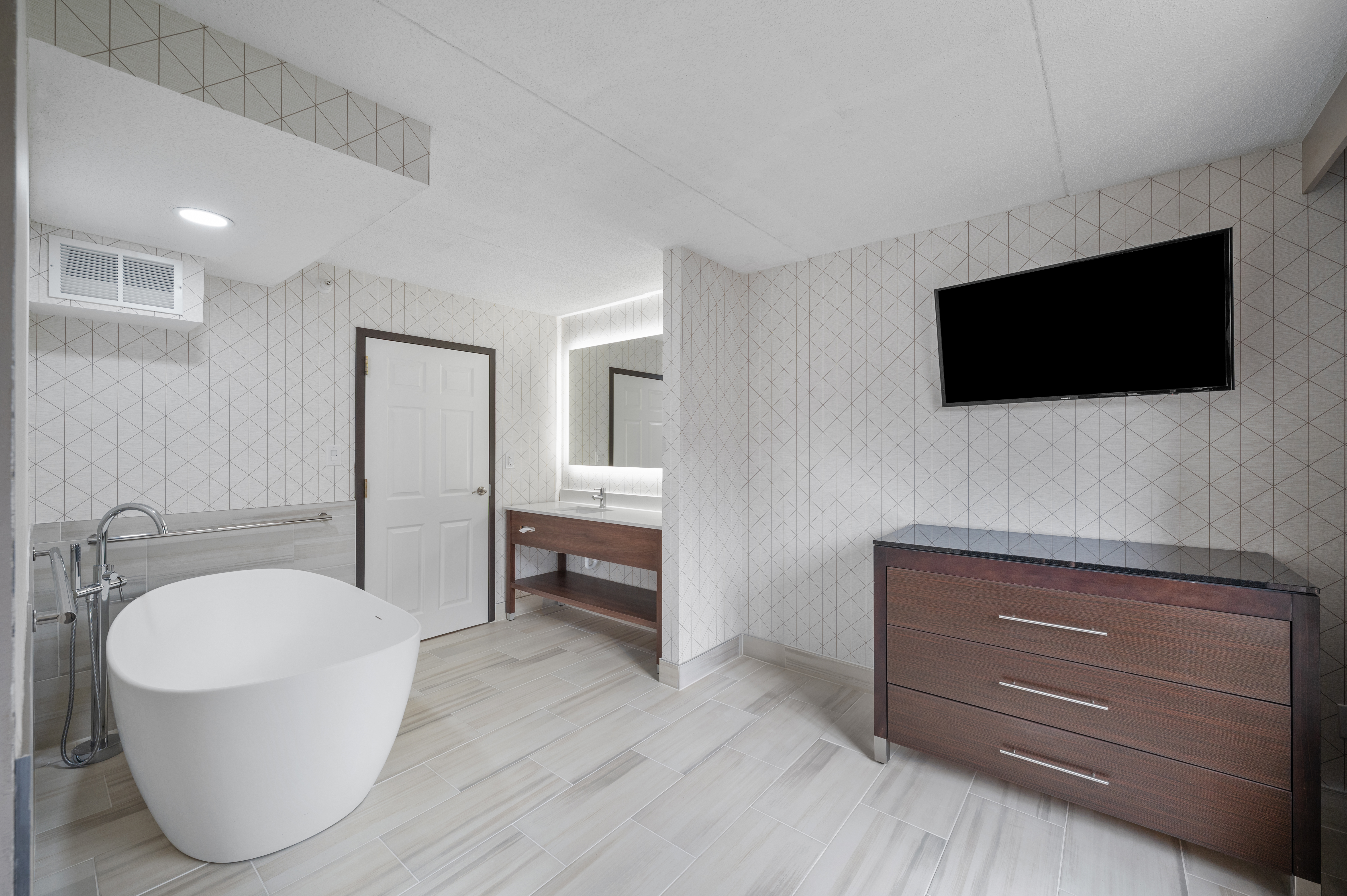 Wingate by Wyndham Sylvania/Toledo suite in Sylvania, Ohio