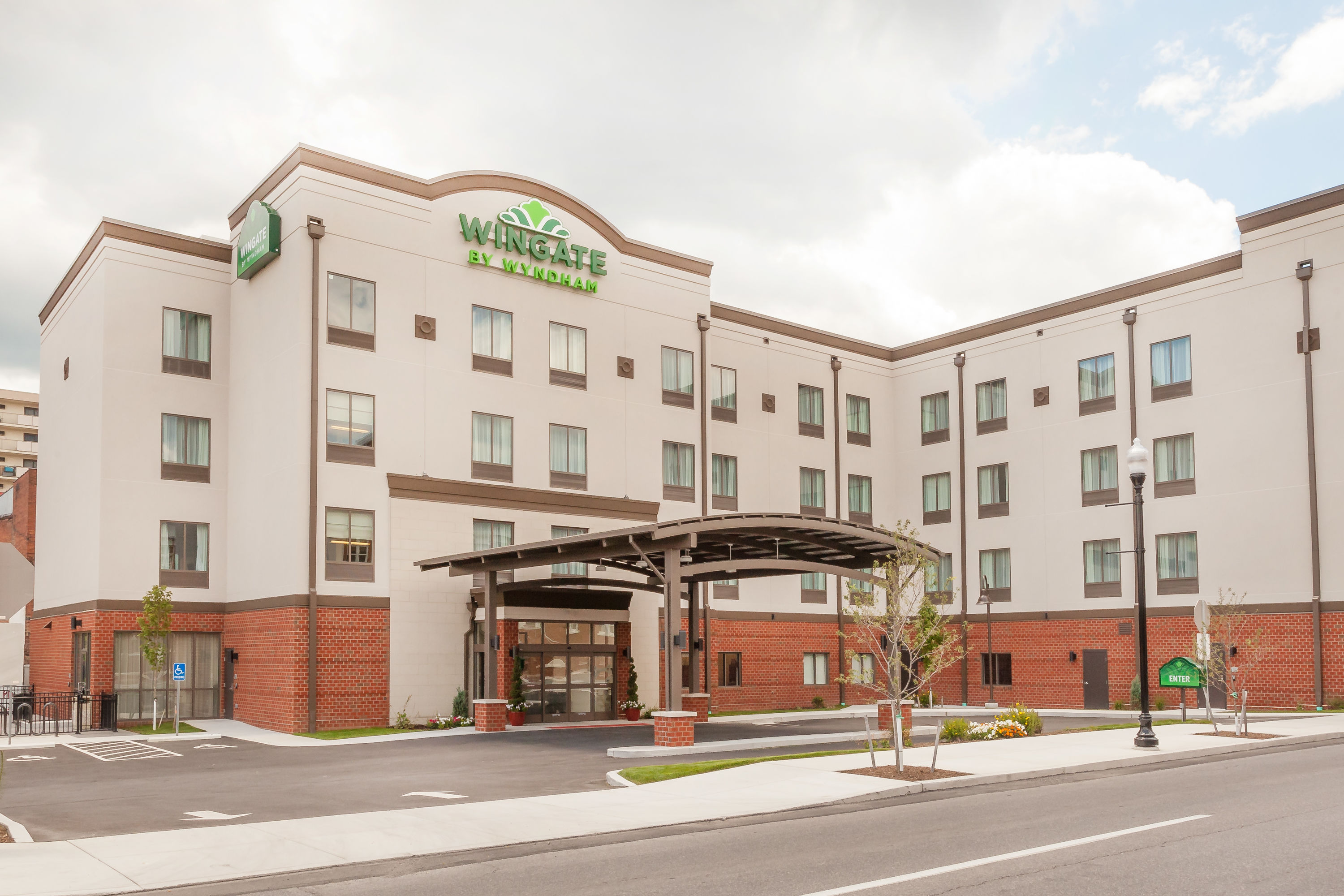 Exterior Day Image of Wingate by Wyndham Altoona Downtown/Medical Center hotel in Altoona, Pennsylvania