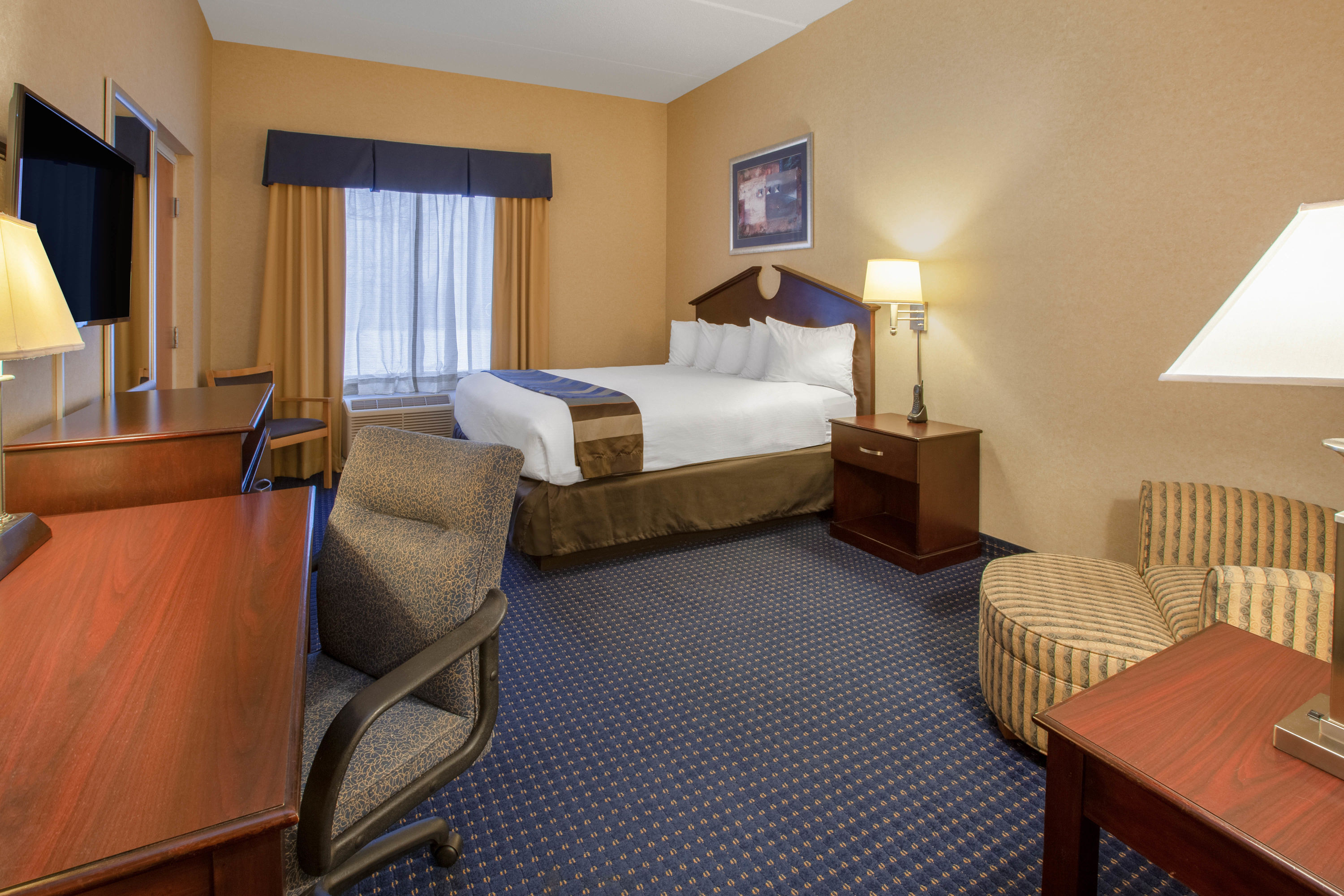 Guest room at the Wingate by Wyndham Erie in Erie, Pennsylvania