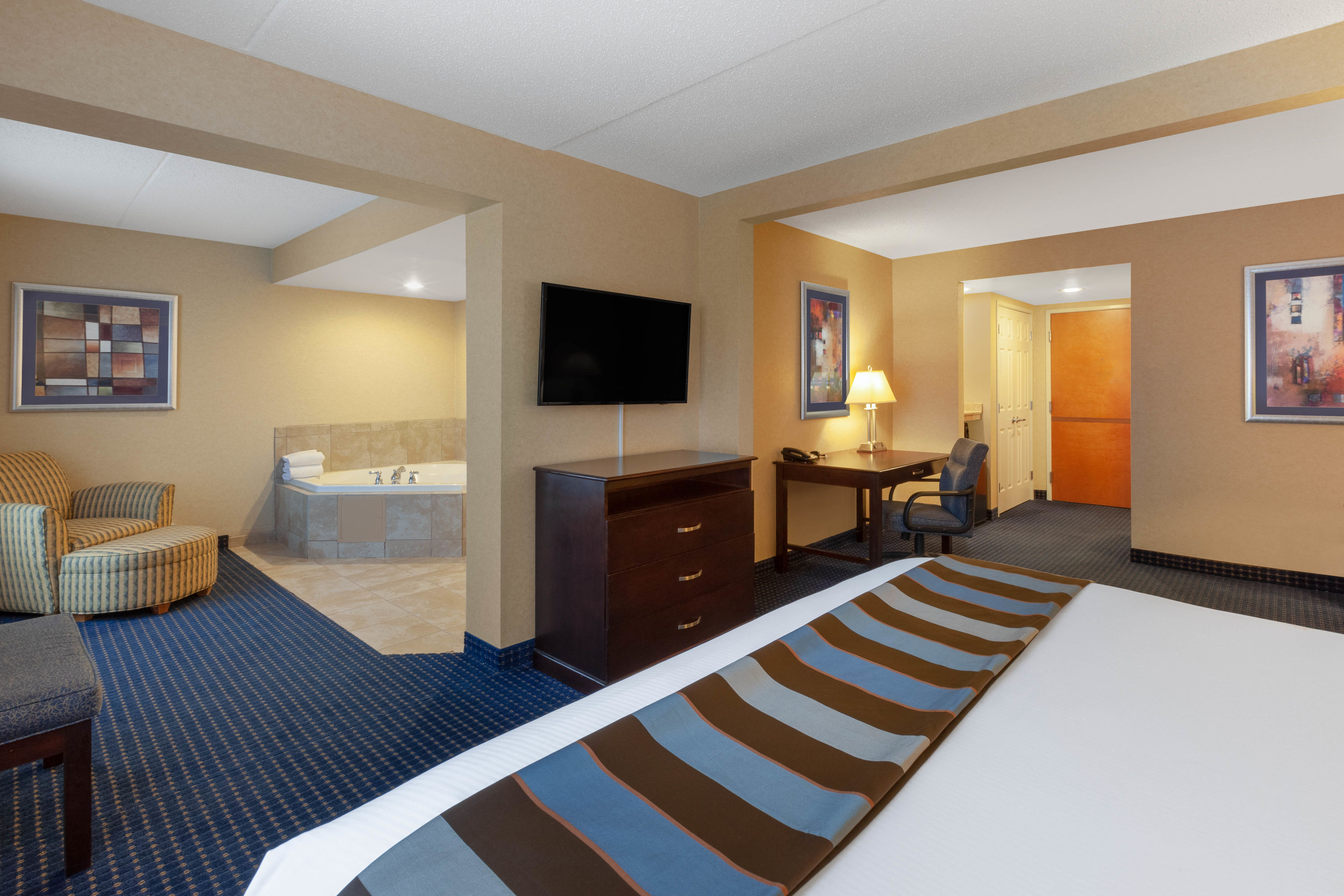 Wingate by Wyndham Erie suite in Erie, Pennsylvania