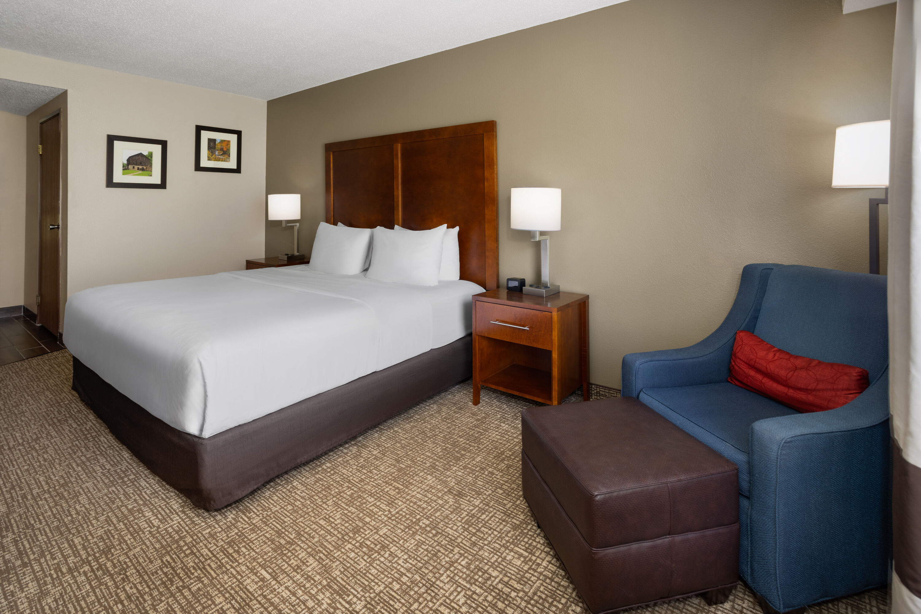 Guest room at the Wingate by Wyndham Grove City in Grove City, Pennsylvania