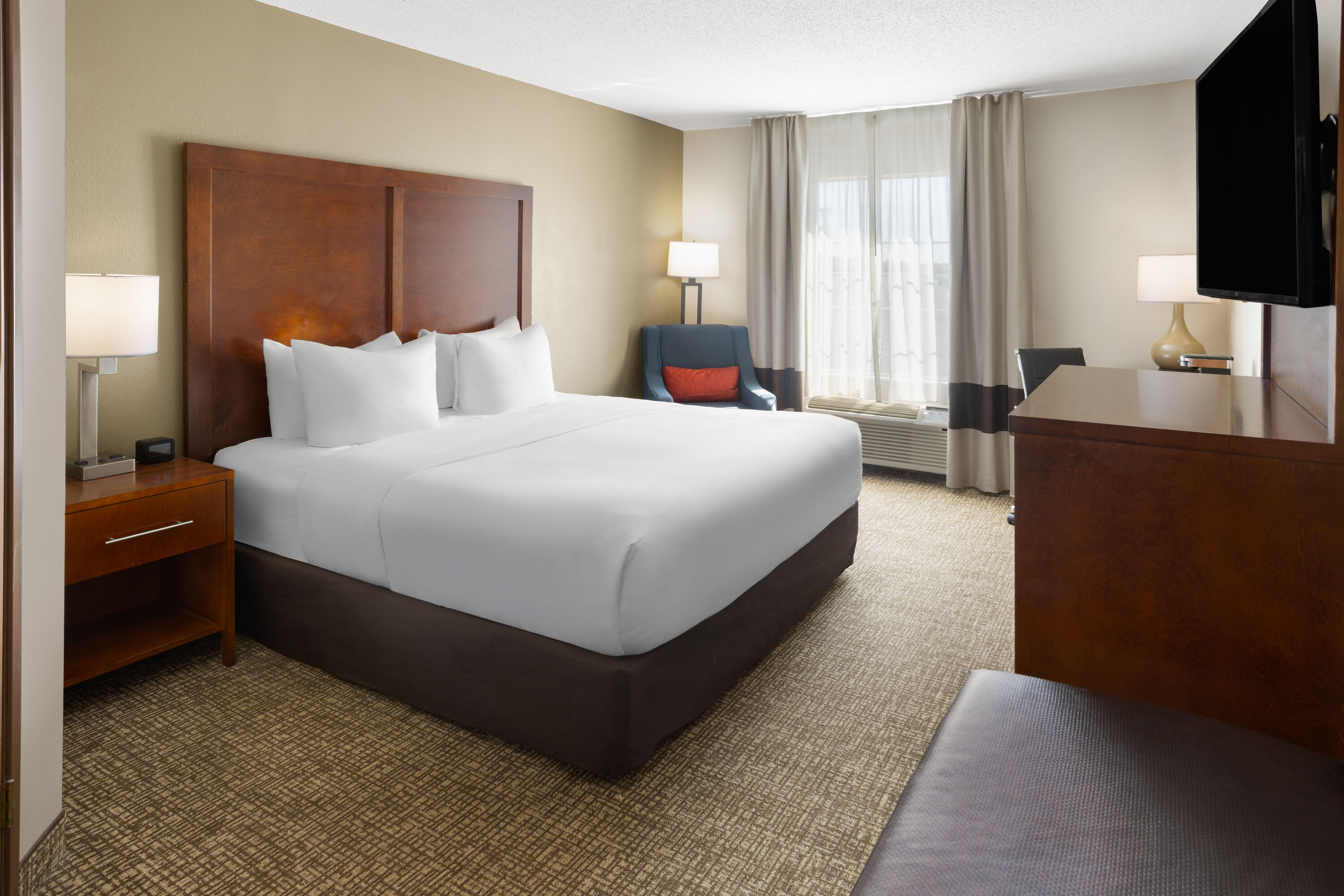 Guest room at the Wingate by Wyndham Grove City in Grove City, Pennsylvania