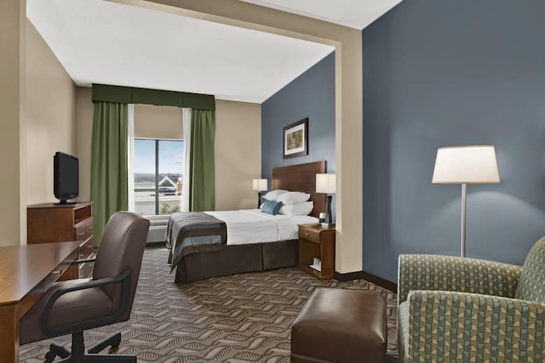 Wingate By Wyndham Latrobe Pa Hotels Guest Room At The Wingate By Wyndham Latrobe In Pennsylvania