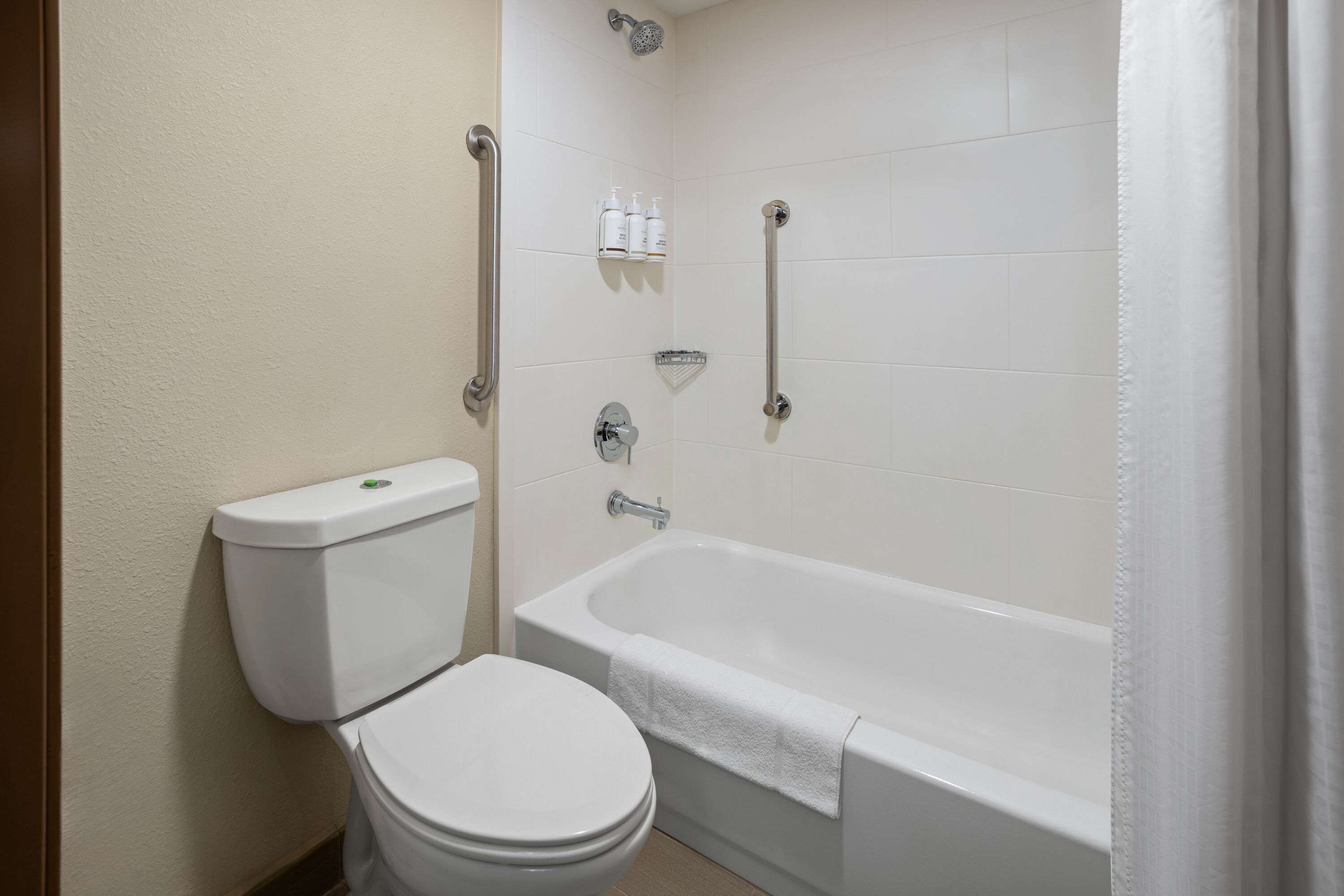 Guest room bath at the Wingate by Wyndham Pittsburgh/New Stanton in New Stanton, Pennsylvania