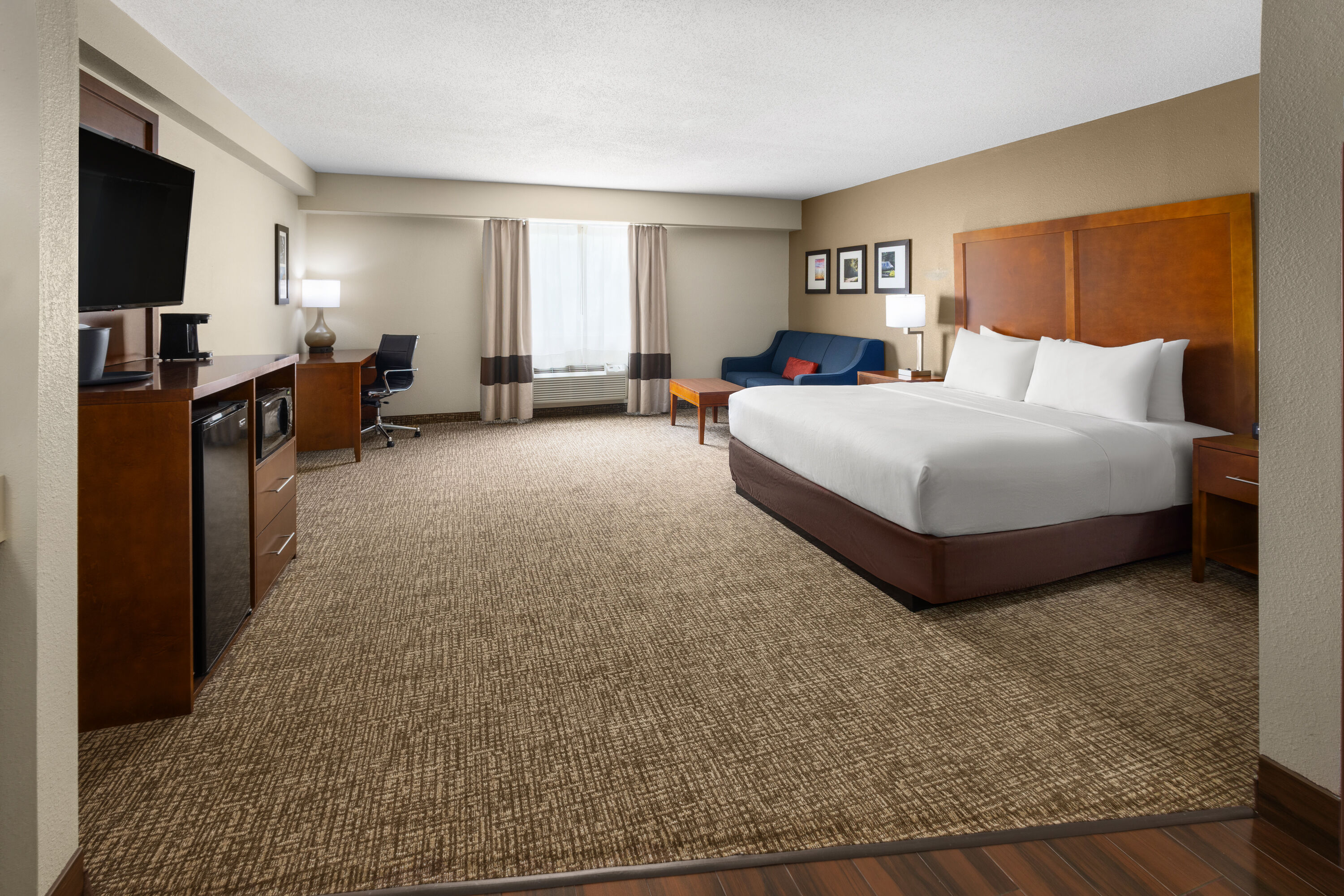Wingate by Wyndham Pittsburgh/New Stanton suite in New Stanton, Pennsylvania