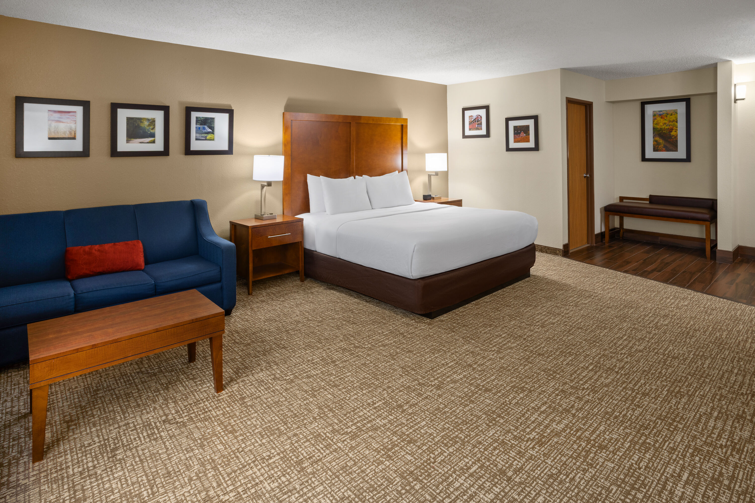 Wingate by Wyndham Pittsburgh/New Stanton suite in New Stanton, Pennsylvania