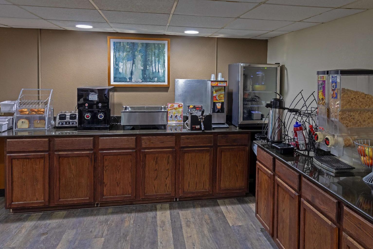 Wingate by Wyndham Somerset restaurant breakfast area with seating in Somerset, Pennsylvania