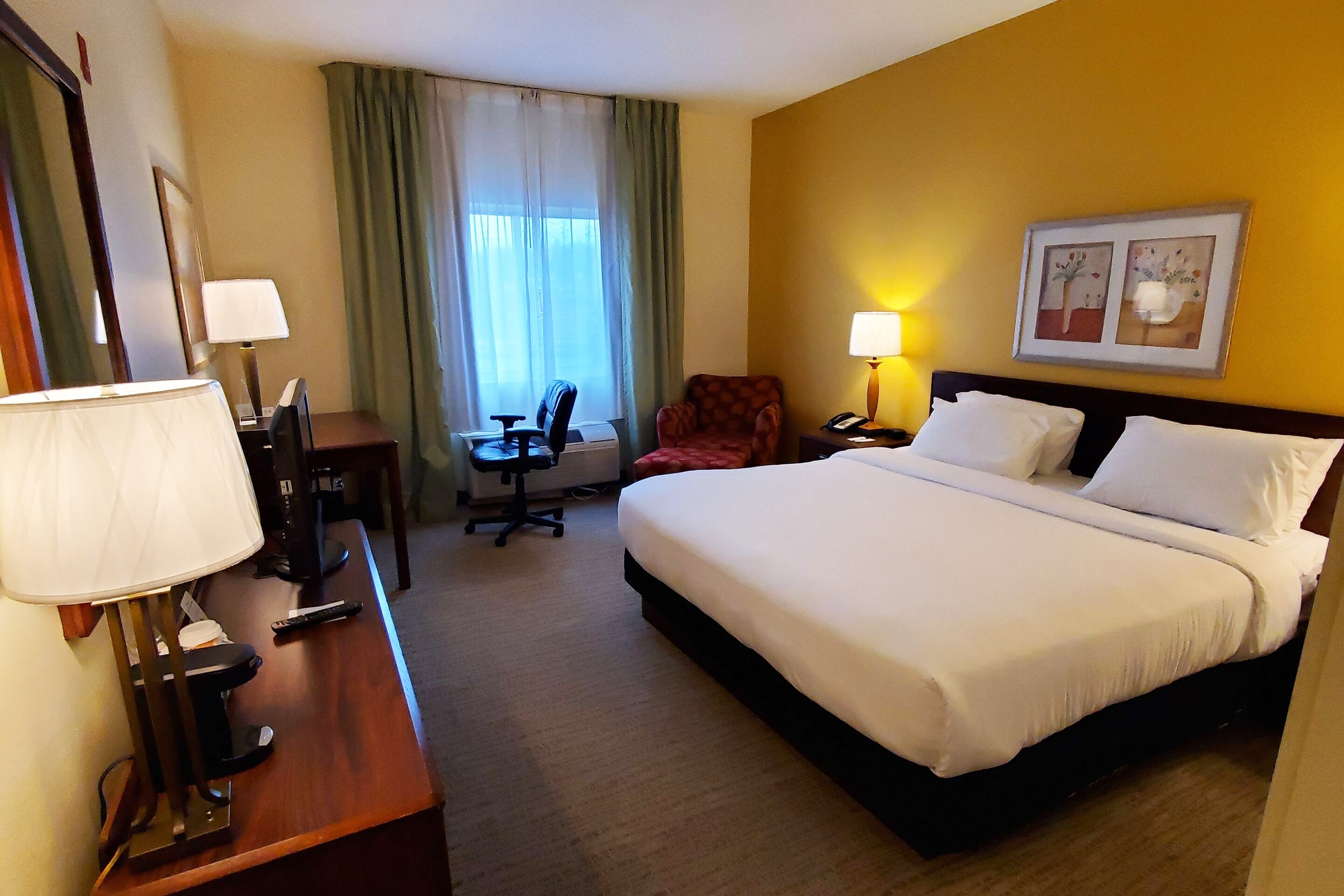 Guest room at the Wingate by Wyndham Uniontown in Uniontown, Pennsylvania