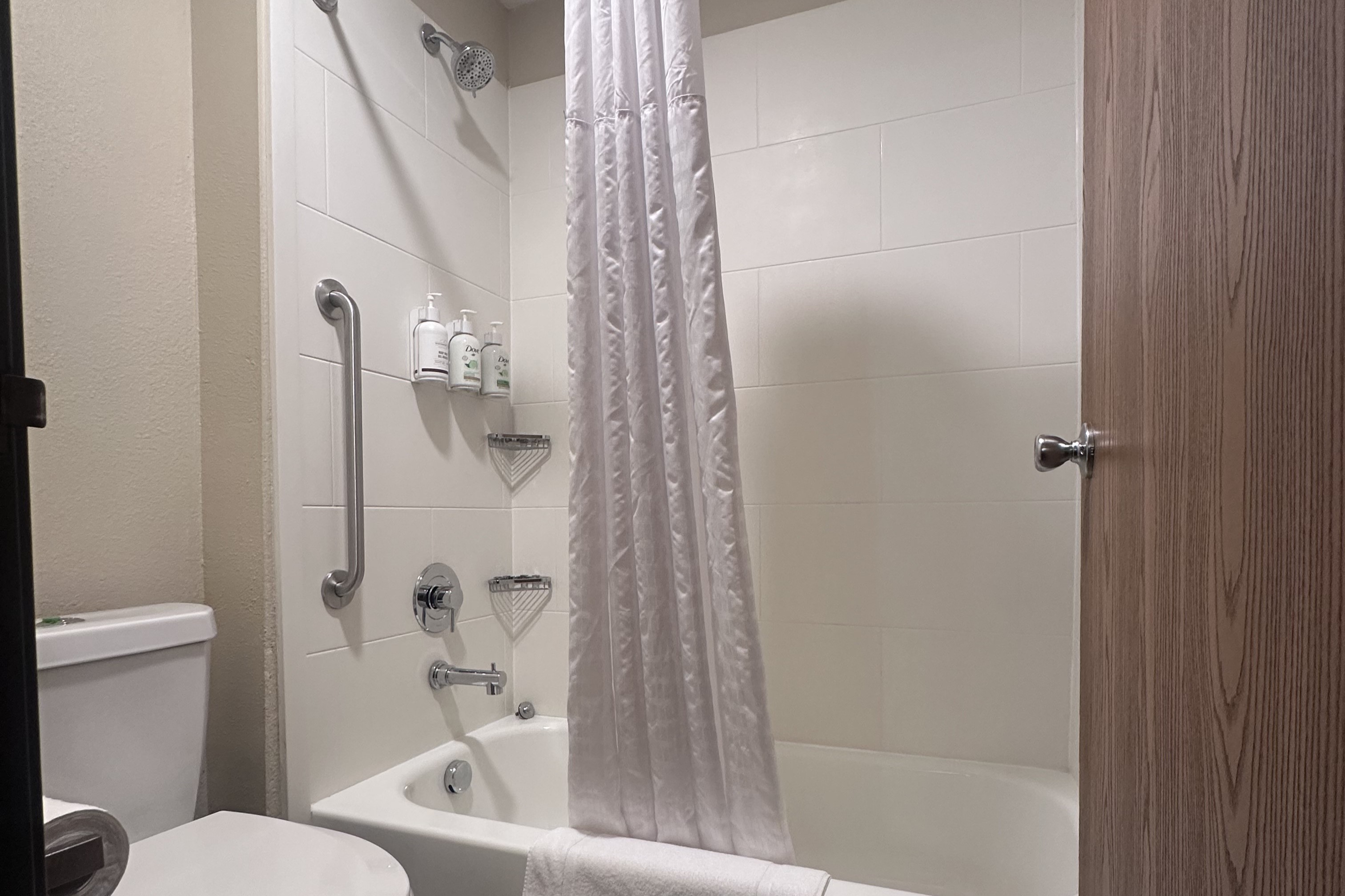 Guest room bath at the Wingate by Wyndham Pittsburgh/West Mifflin in West Mifflin, Pennsylvania