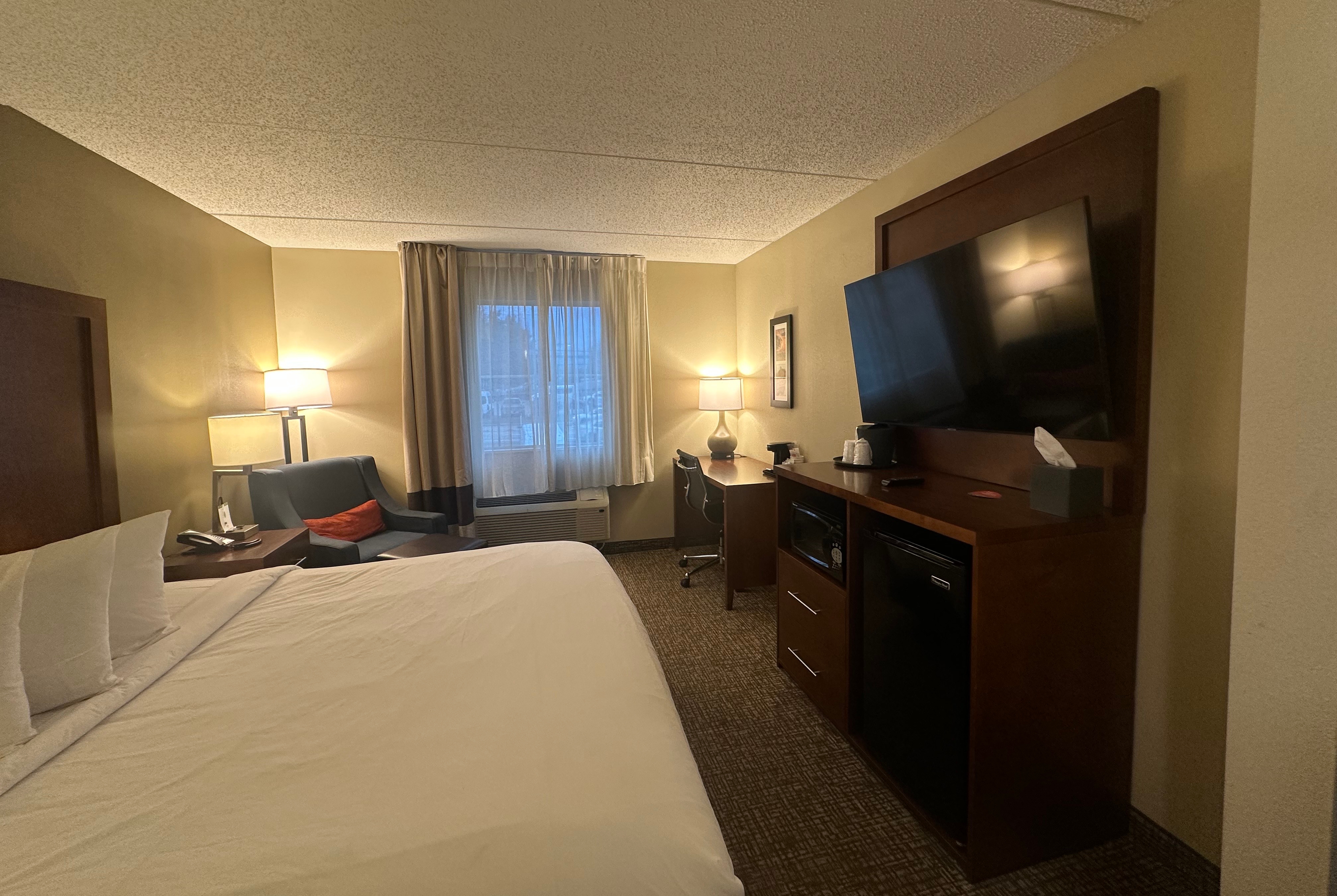 Guest room at the Wingate by Wyndham Pittsburgh/West Mifflin in West Mifflin, Pennsylvania