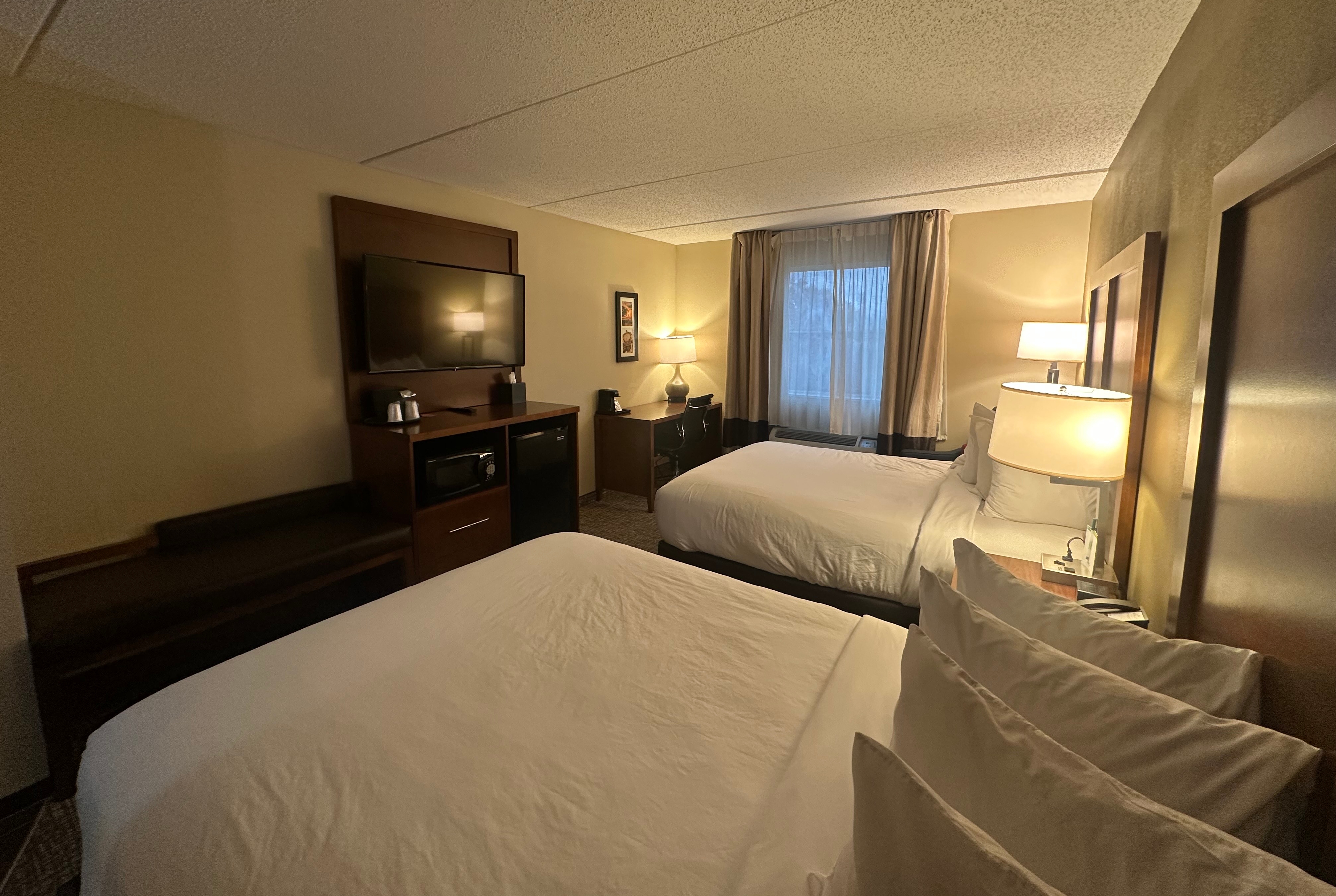 Guest room at the Wingate by Wyndham Pittsburgh/West Mifflin in West Mifflin, Pennsylvania