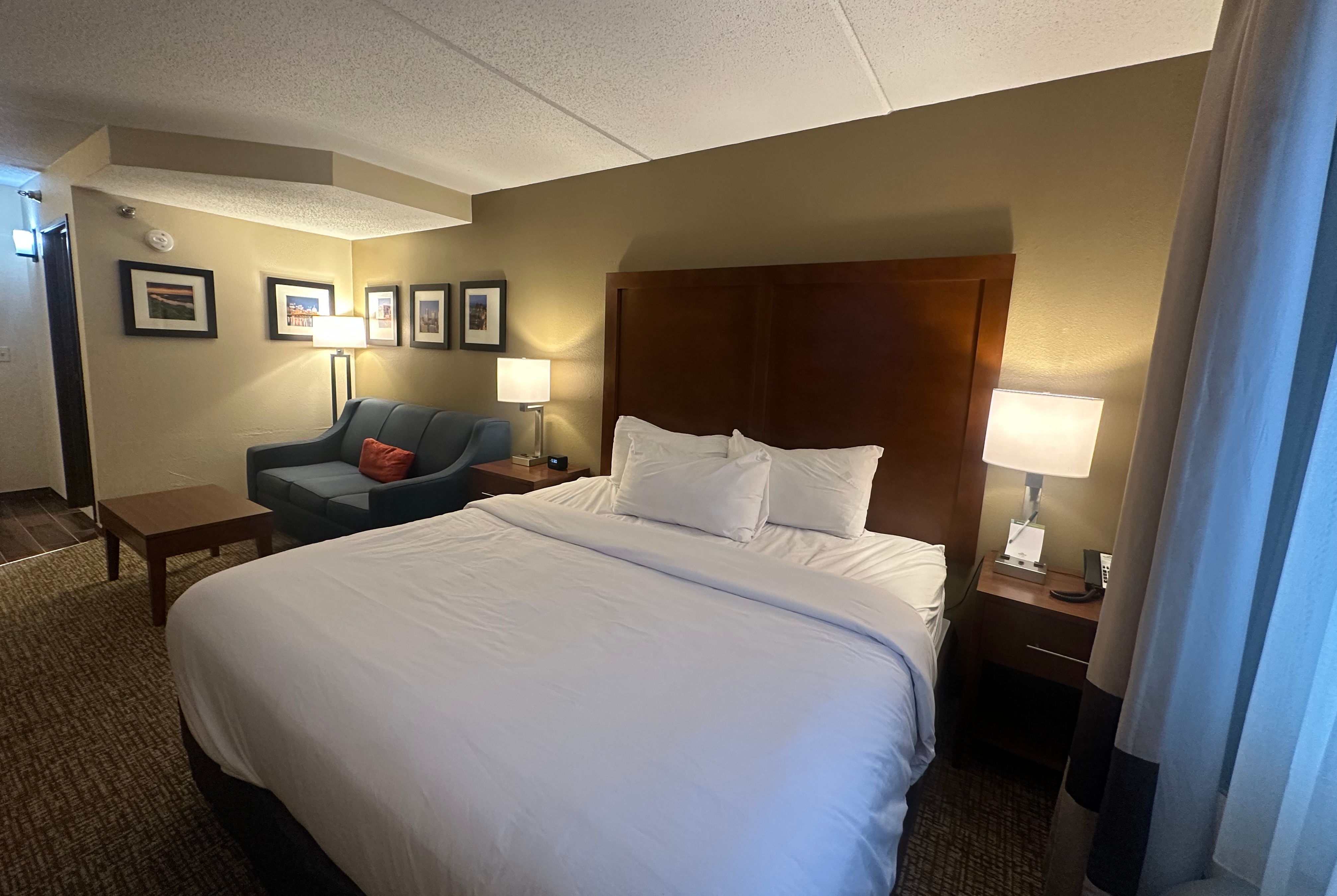 Guest room at the Wingate by Wyndham Pittsburgh/West Mifflin in West Mifflin, Pennsylvania