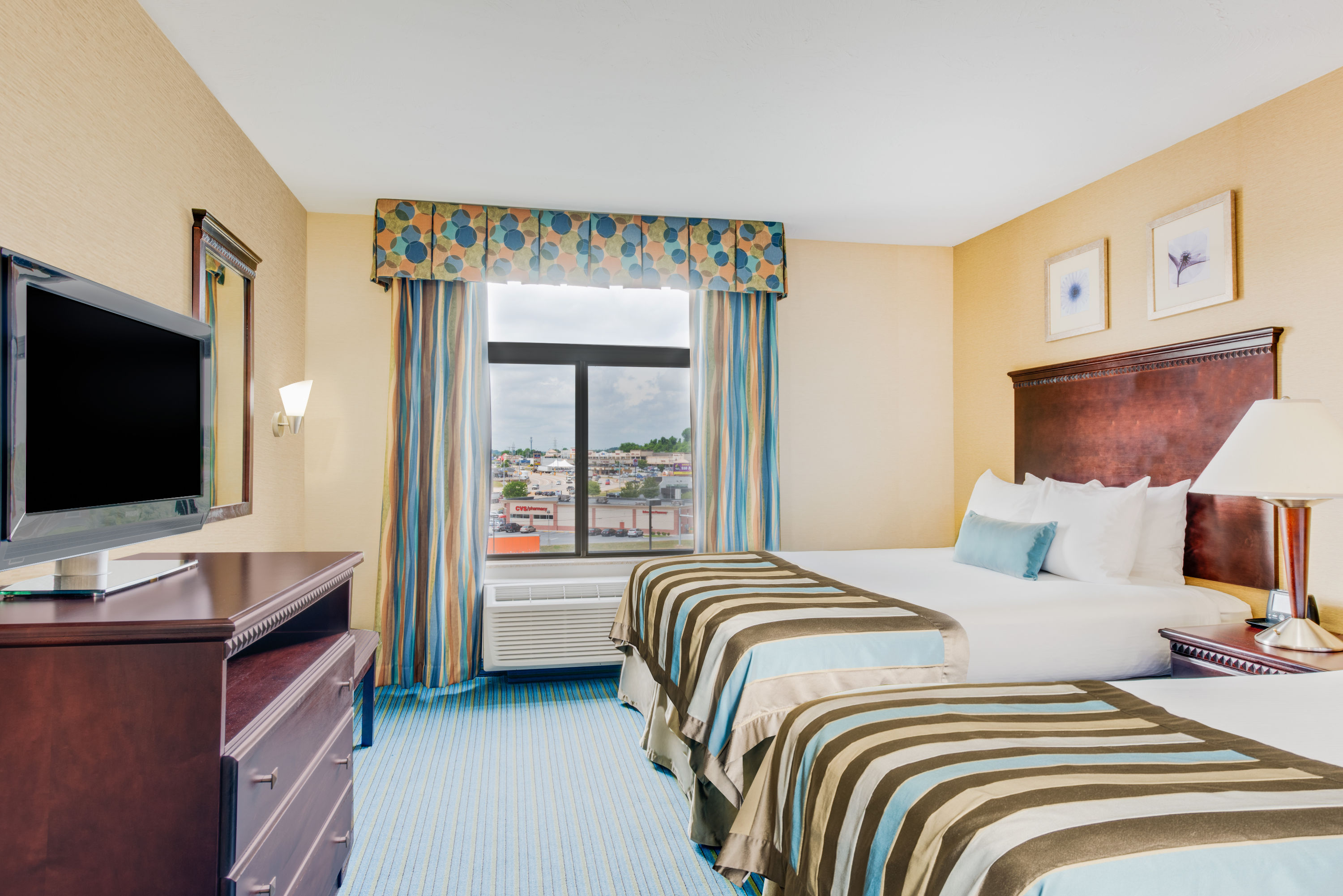 Guest room at the Wingate by Wyndham York in York, Pennsylvania