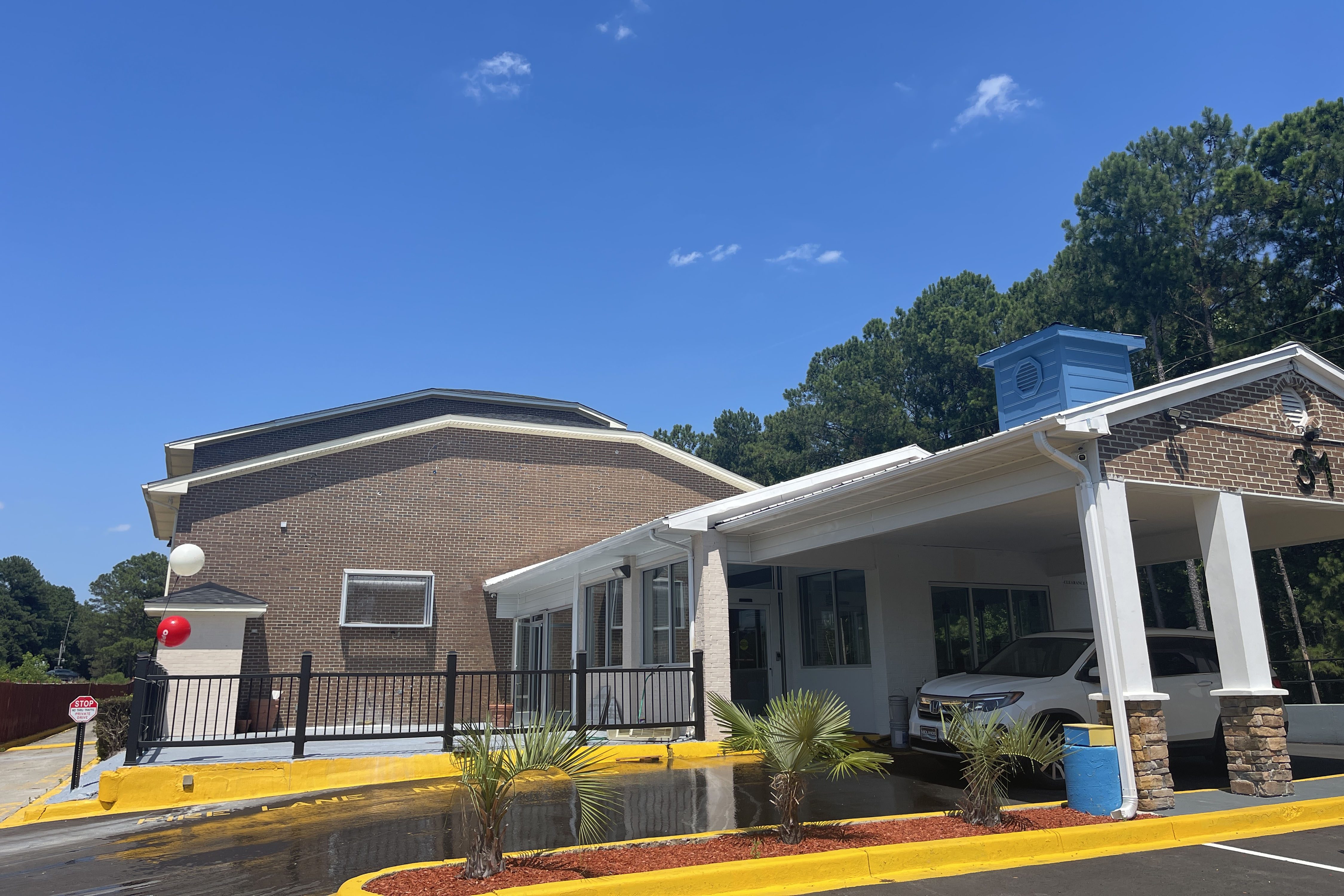 Exterior of Wingate by Wyndham Columbia/Fort Jackson hotel in Columbia, South Carolina