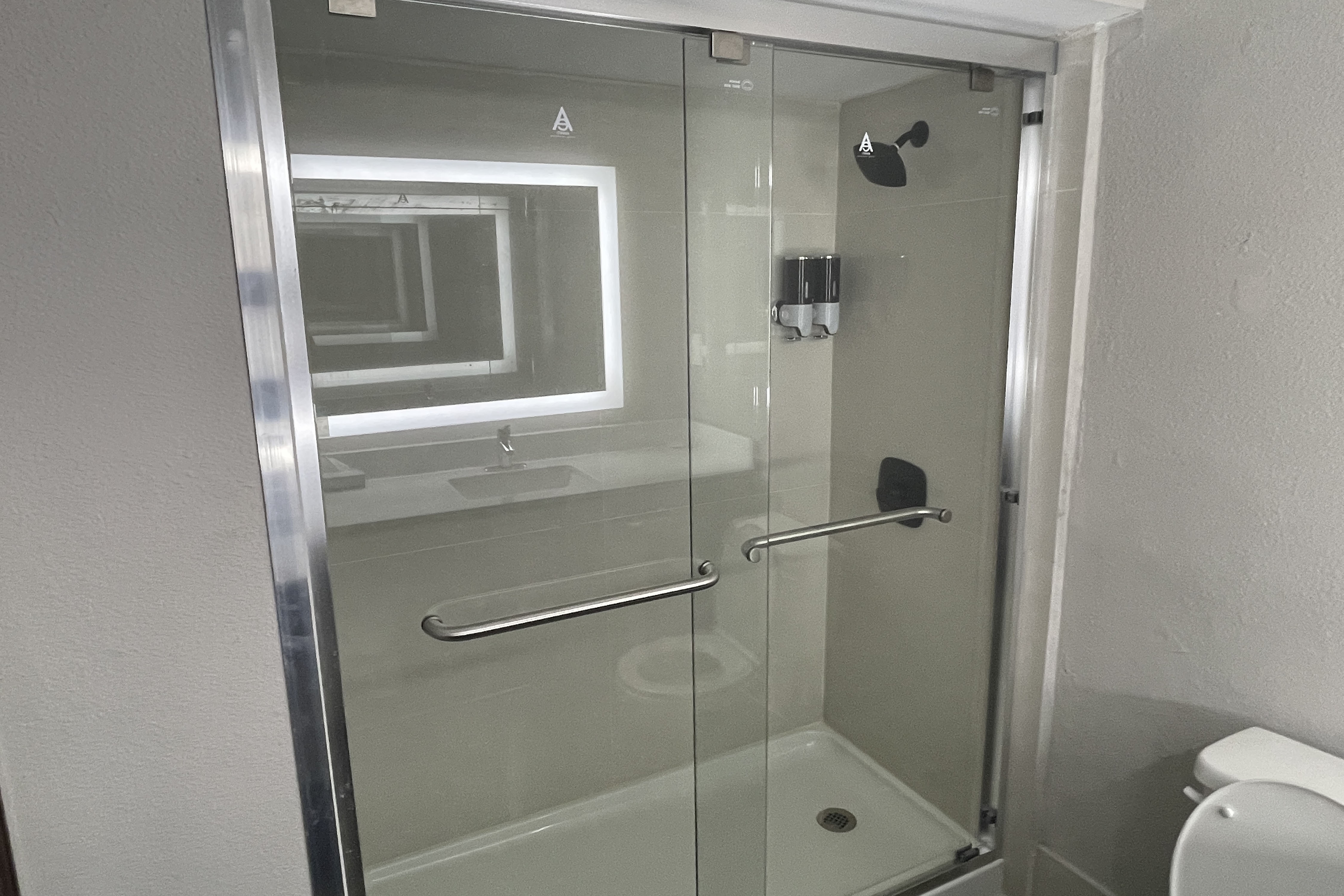 Guest room at the Wingate by Wyndham Columbia/Fort Jackson in Columbia, South Carolina