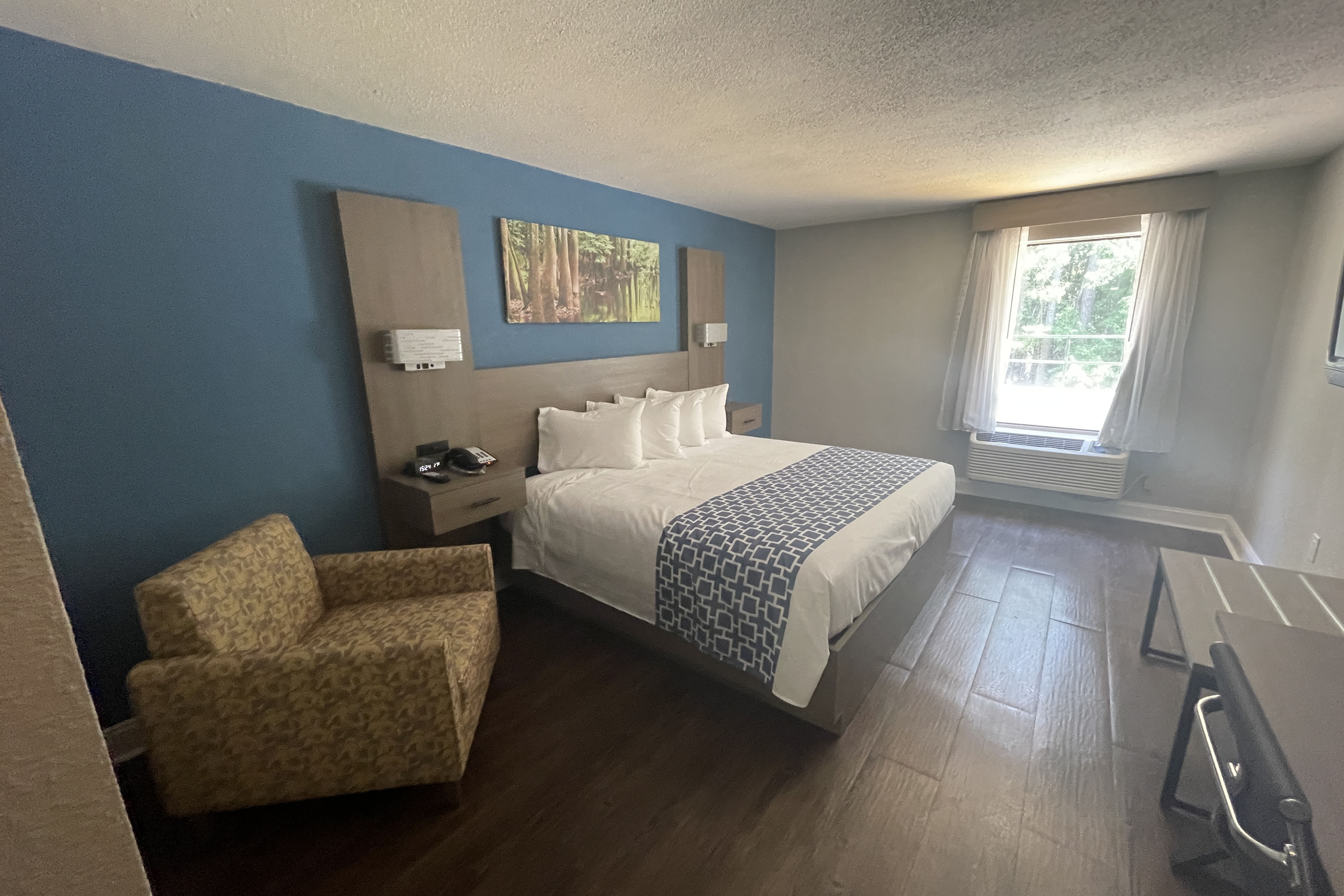 Guest room at the Wingate by Wyndham Columbia/Fort Jackson in Columbia, South Carolina