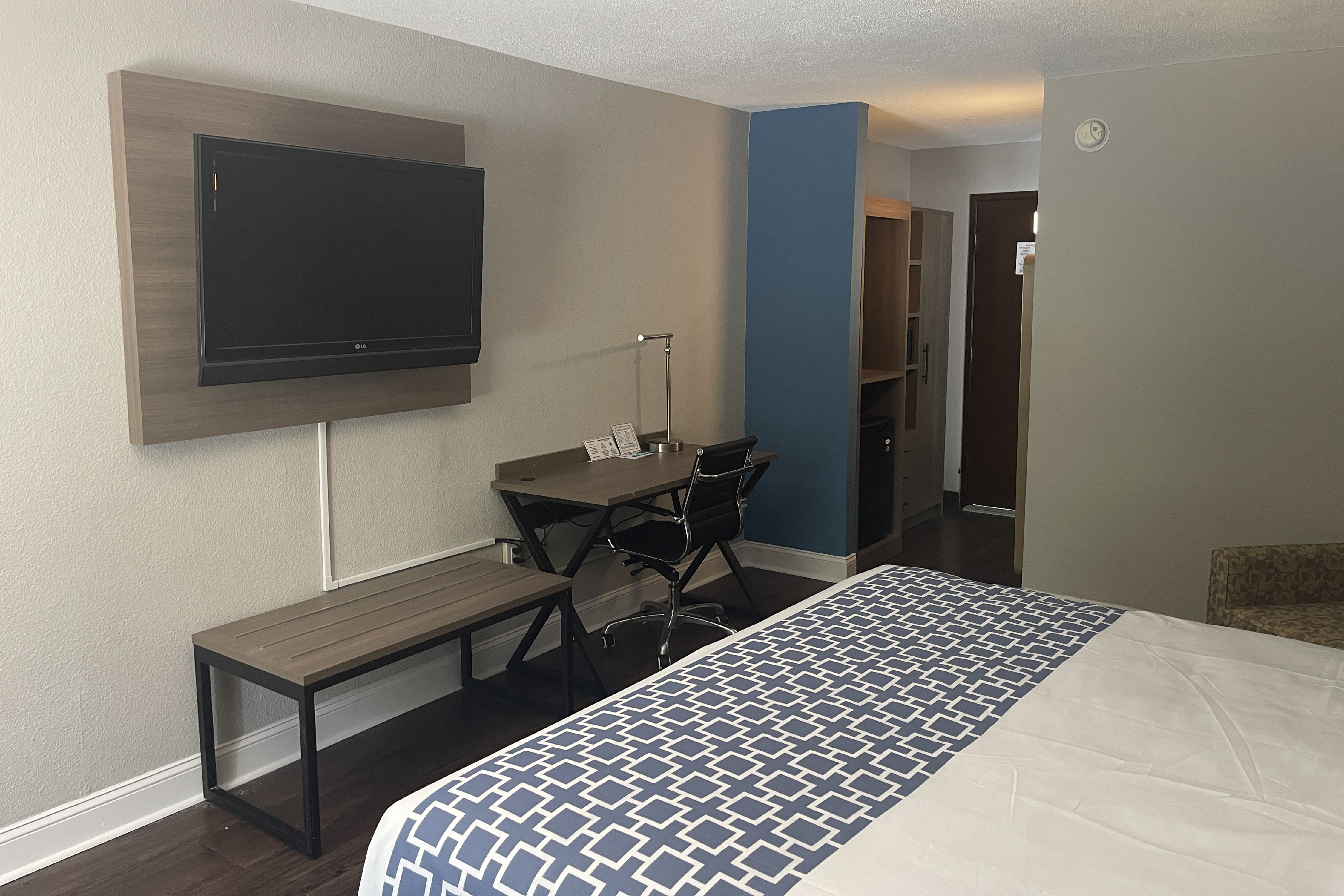 Guest room at the Wingate by Wyndham Columbia/Fort Jackson in Columbia, South Carolina