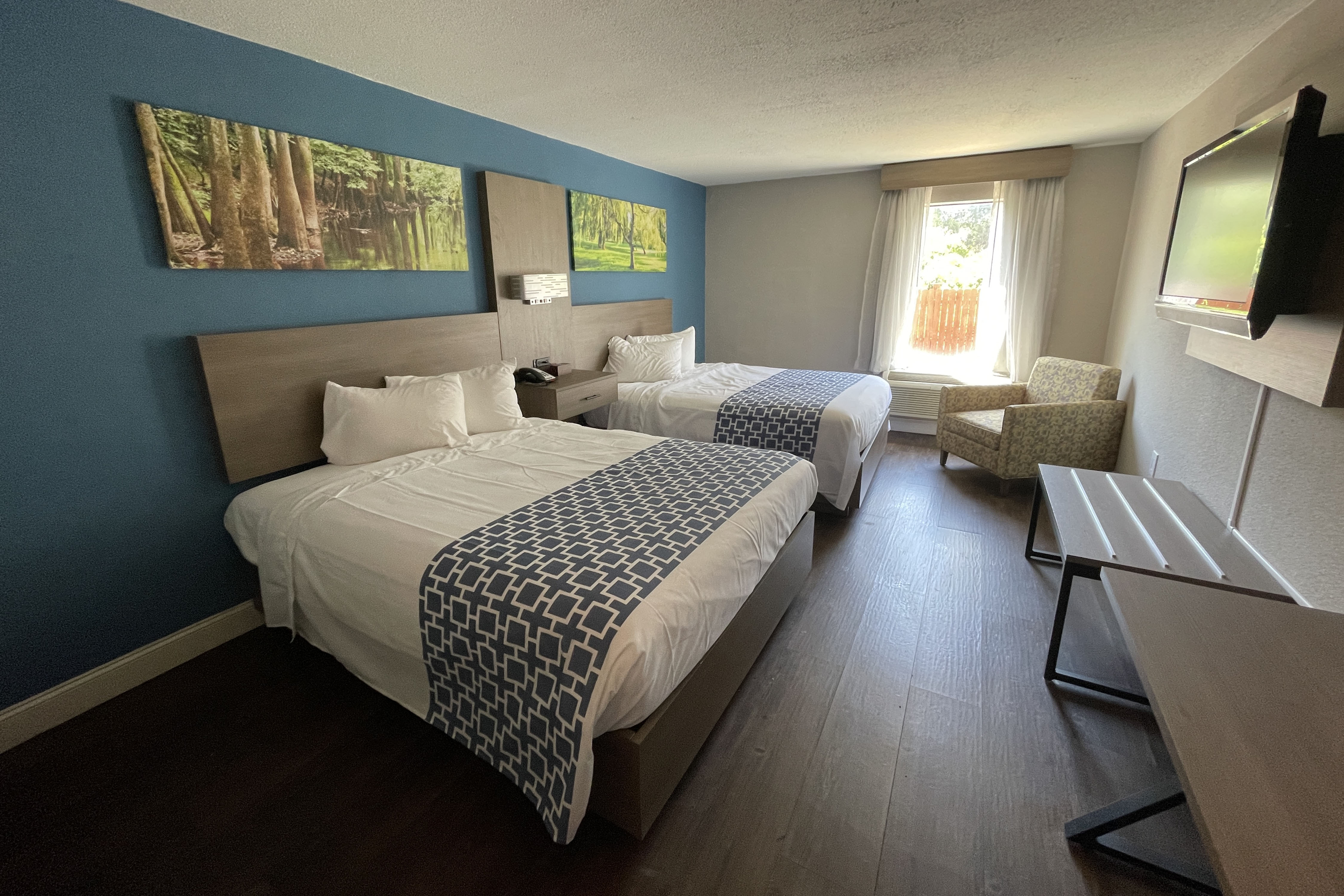 Guest room at the Wingate by Wyndham Columbia/Fort Jackson in Columbia, South Carolina