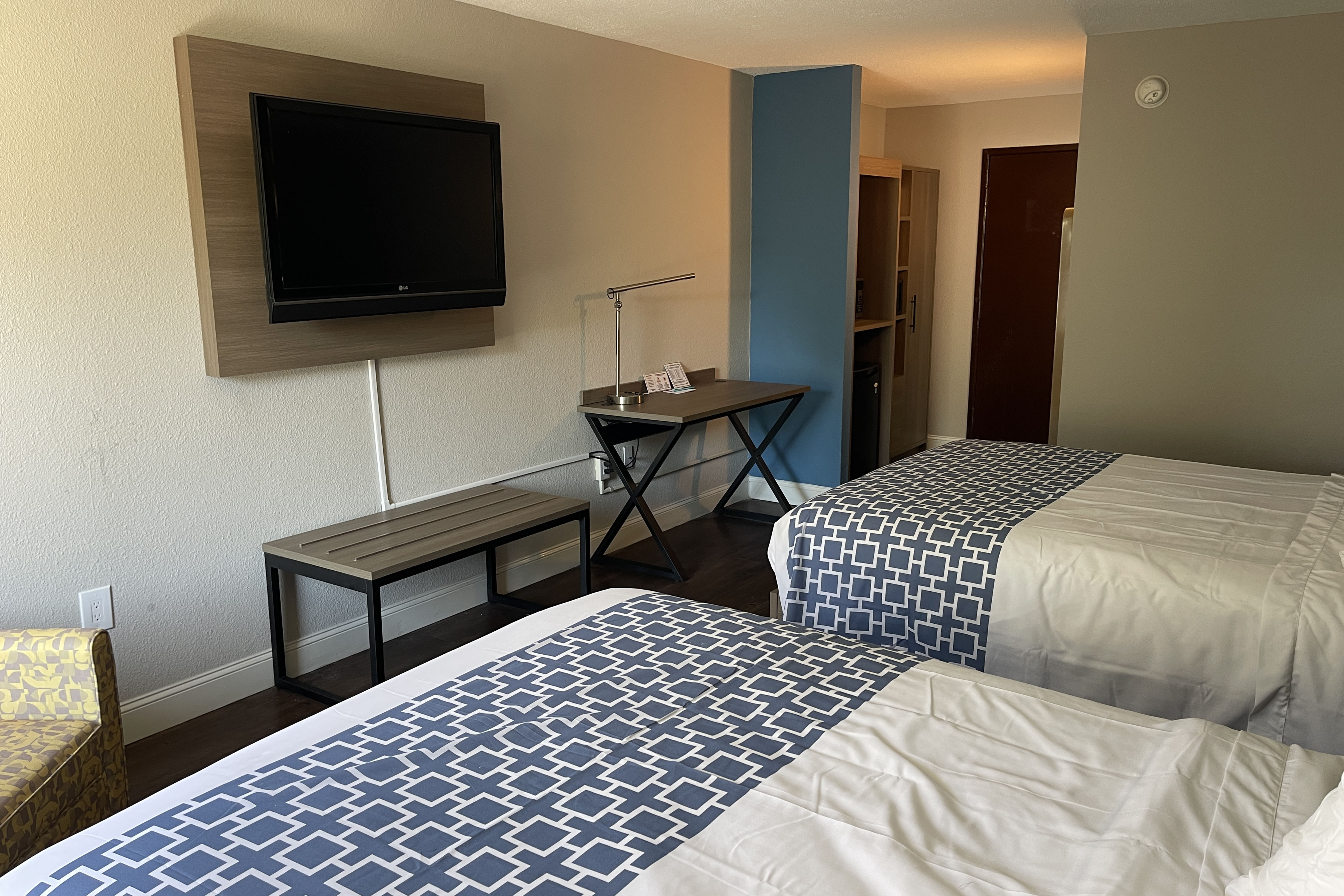 Guest room at the Wingate by Wyndham Columbia/Fort Jackson in Columbia, South Carolina