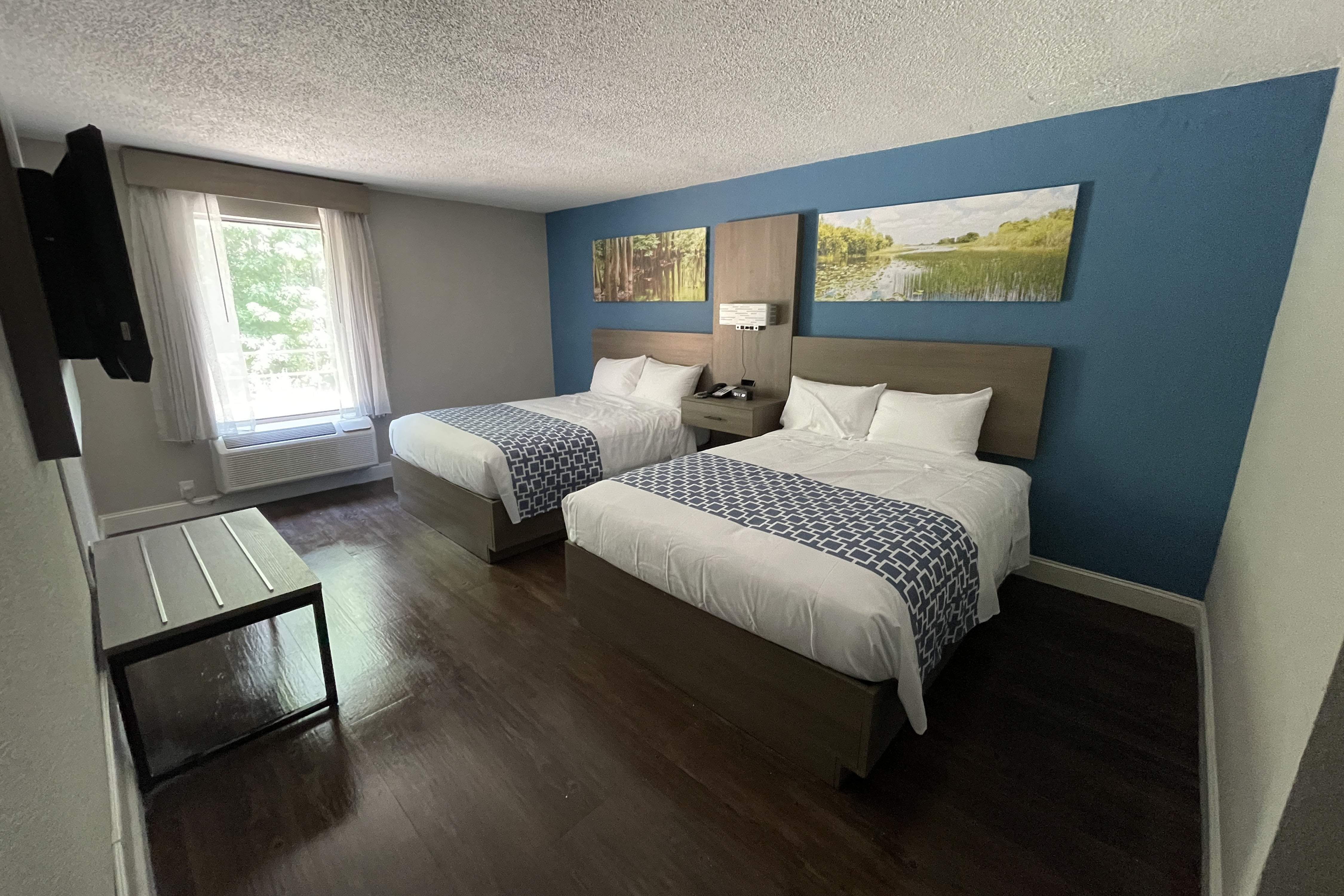 Guest room at the Wingate by Wyndham Columbia/Fort Jackson in Columbia, South Carolina