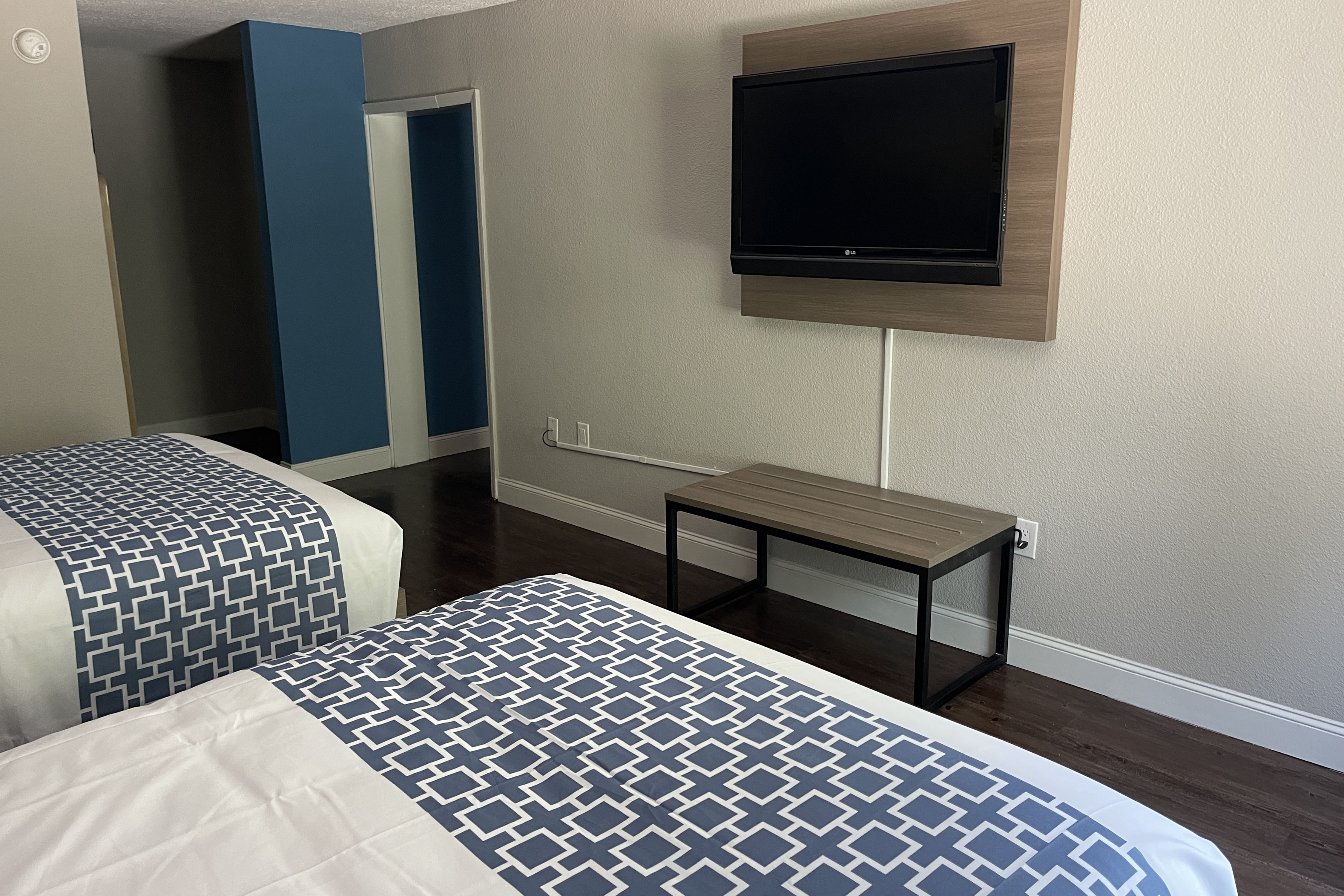 Guest room at the Wingate by Wyndham Columbia/Fort Jackson in Columbia, South Carolina