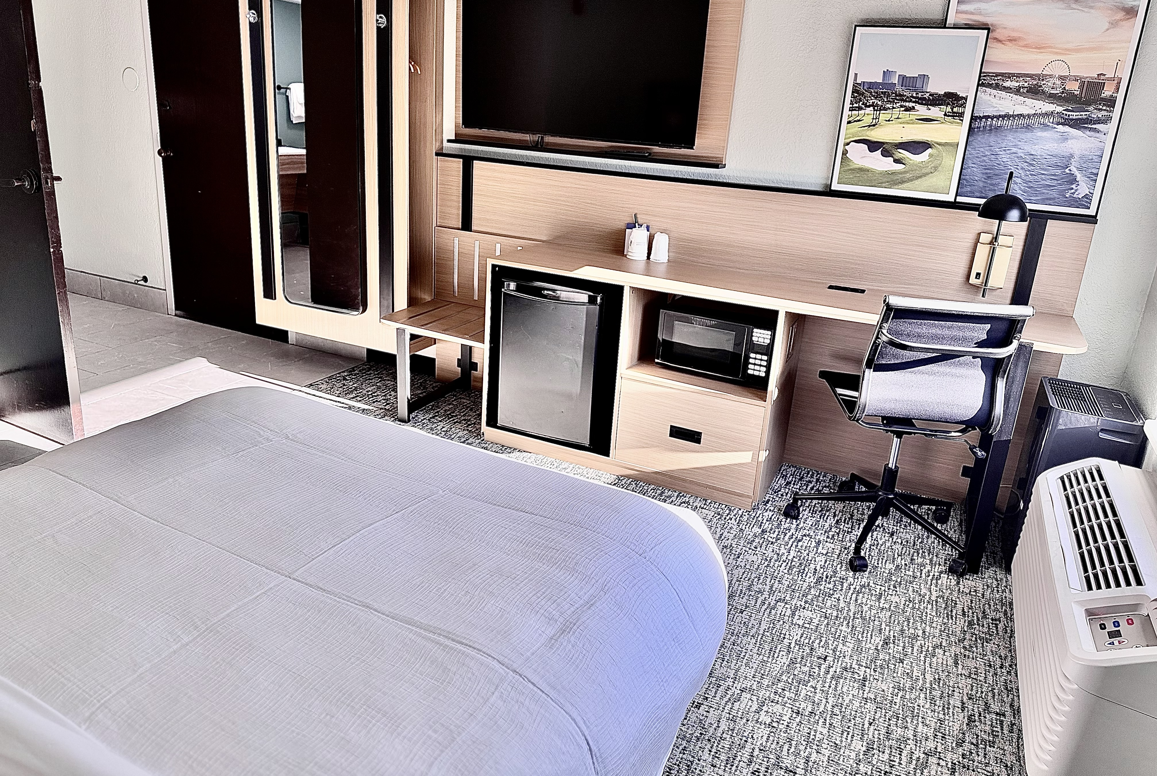 Guest room at the Wingate by Wyndham Myrtle Beach At Outlets in Myrtle Beach, South Carolina